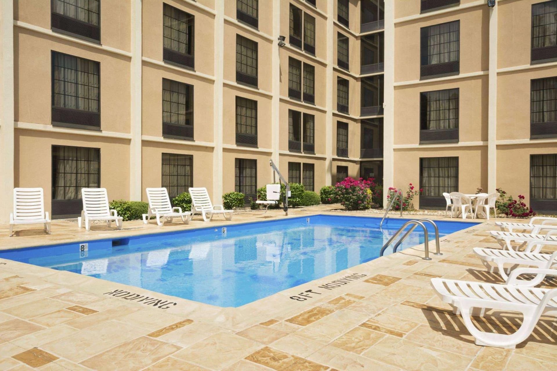 Days Inn by Wyndham Rome Downtown property views in Rome, GA — gallery photo 3
