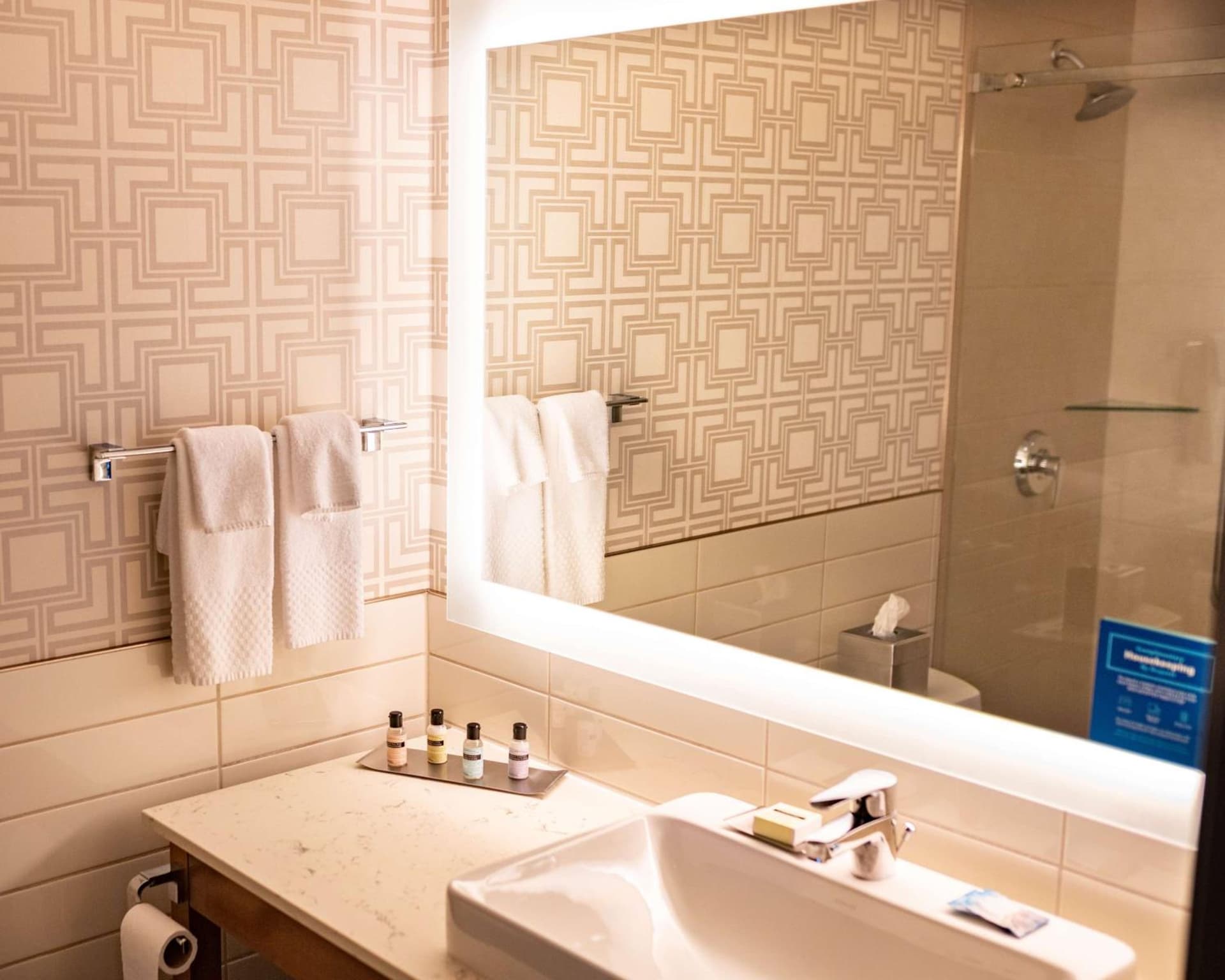 The Lismore Hotel Eau Claire - a DoubleTree by Hilton gallery photo in Eau Claire, WI — image 17