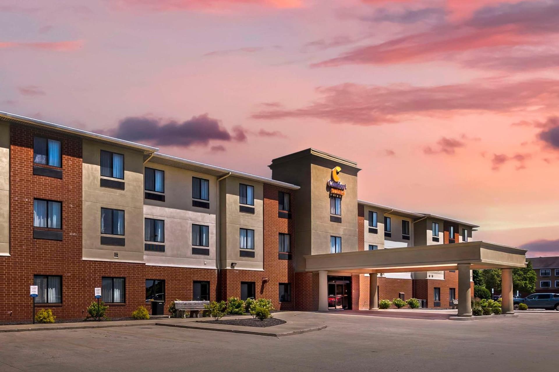 Comfort Suites Merrillville near US 30 gallery photo in Merrillville, IN — image 33