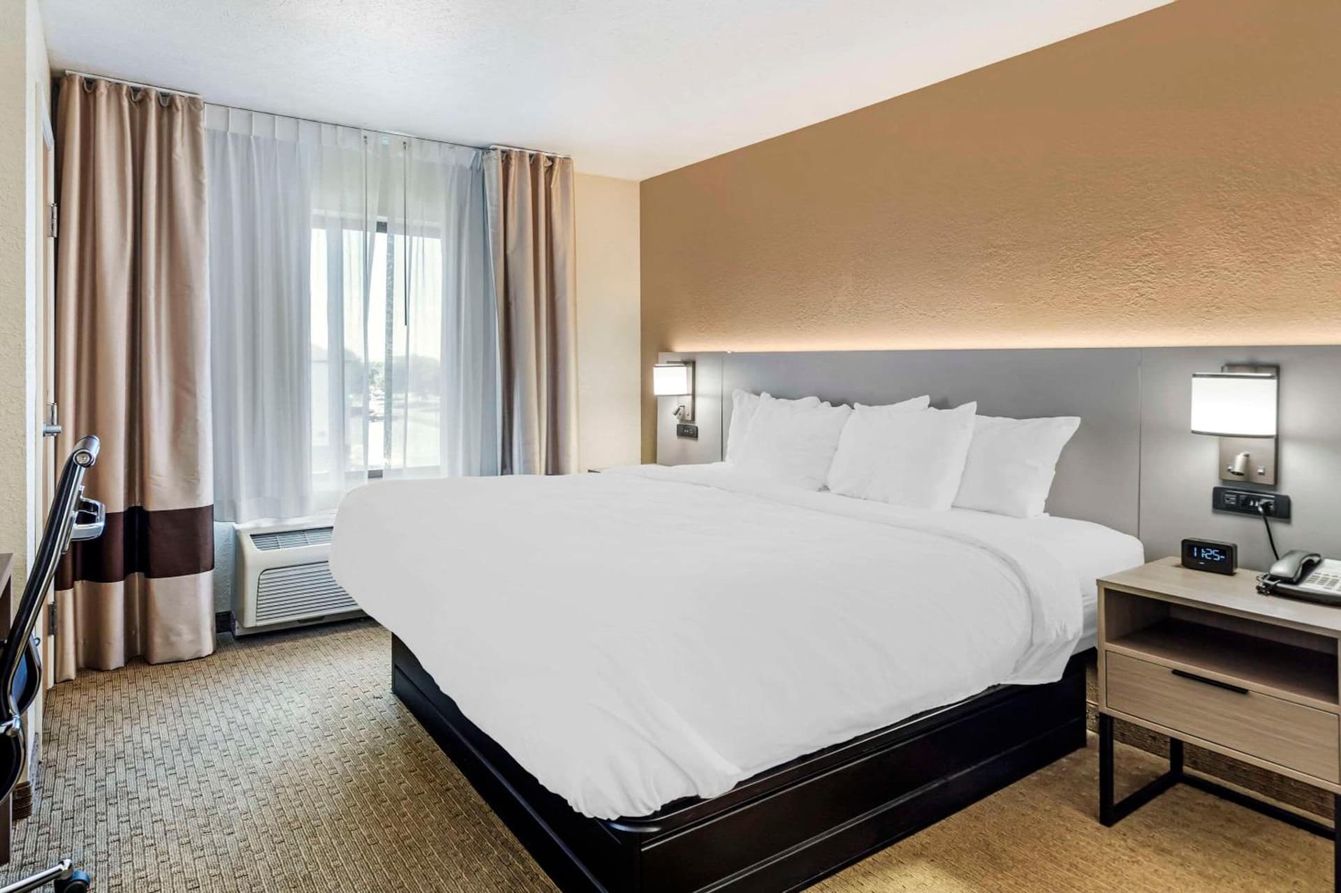 Comfort Suites Merrillville near US 30 gallery photo in Merrillville, IN — image 31