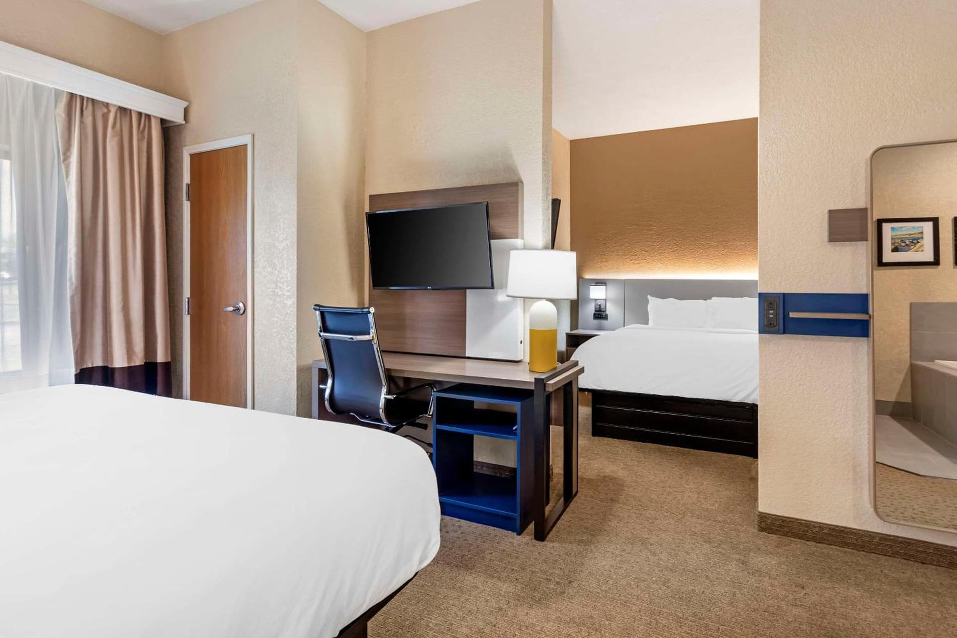 Comfort Suites Merrillville near US 30 gallery photo in Merrillville, IN — image 4