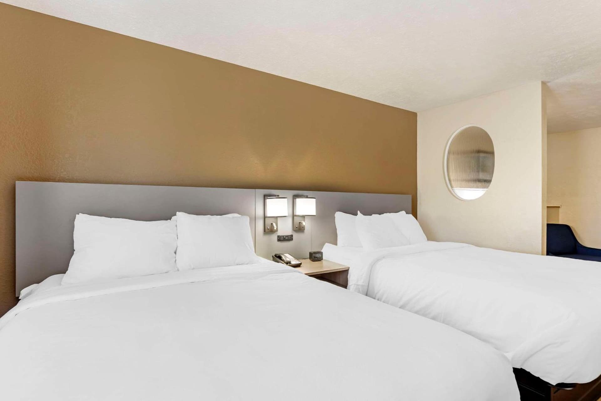 Comfort Suites Merrillville near US 30 gallery photo in Merrillville, IN — image 21