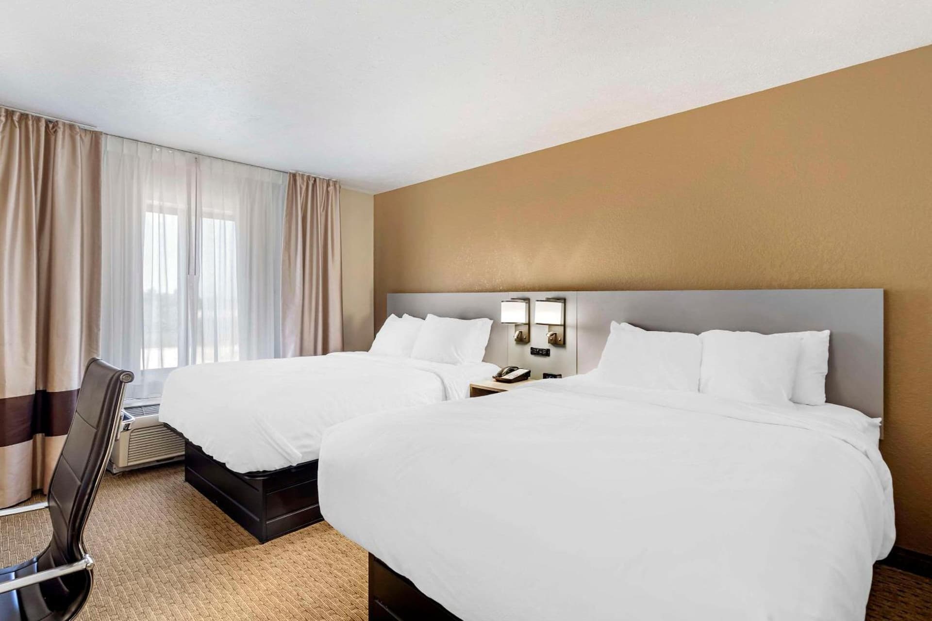Comfort Suites Merrillville near US 30 gallery photo in Merrillville, IN — image 8