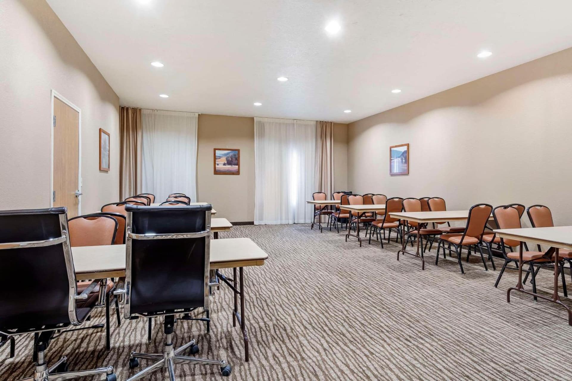 Comfort Suites Merrillville near US 30 gallery photo in Merrillville, IN — image 27