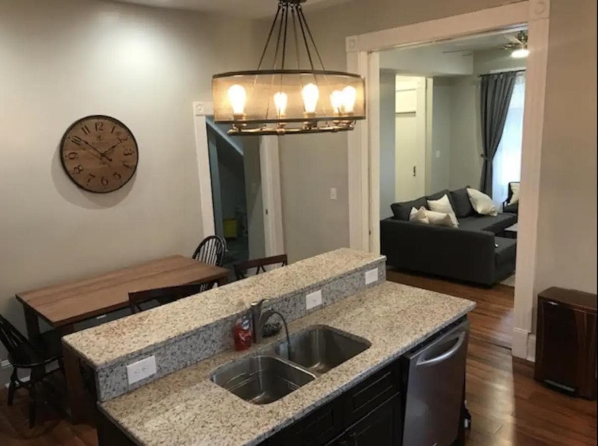 The House Hotels - Huge Ohio City District Home - 5 Minutes from Downtown - W45th2 Lower interior in Cleveland, OH — gallery photo 2