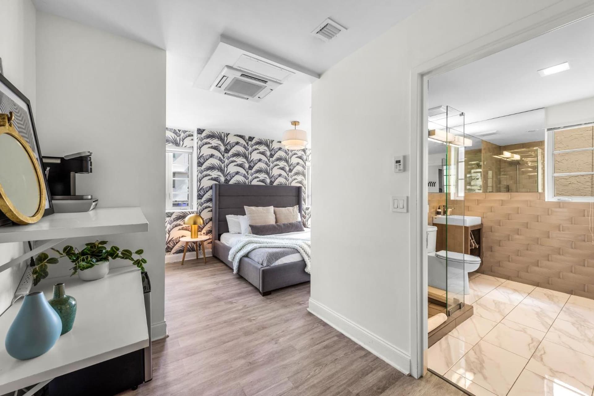Luxuri Suites property views in Miami Beach, FL — gallery photo 3