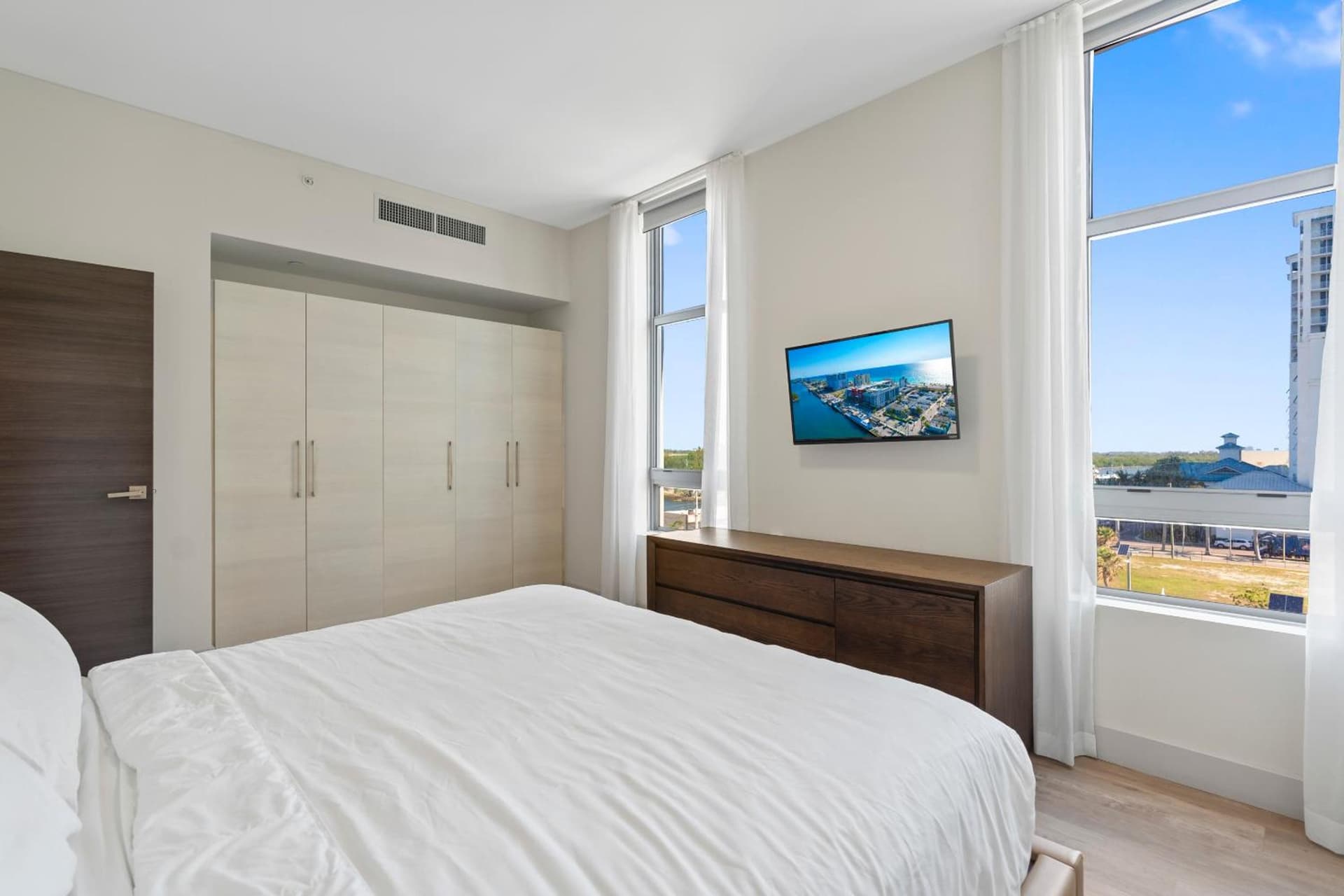 Nido del amor property views in Hollywood, FL — gallery photo 3