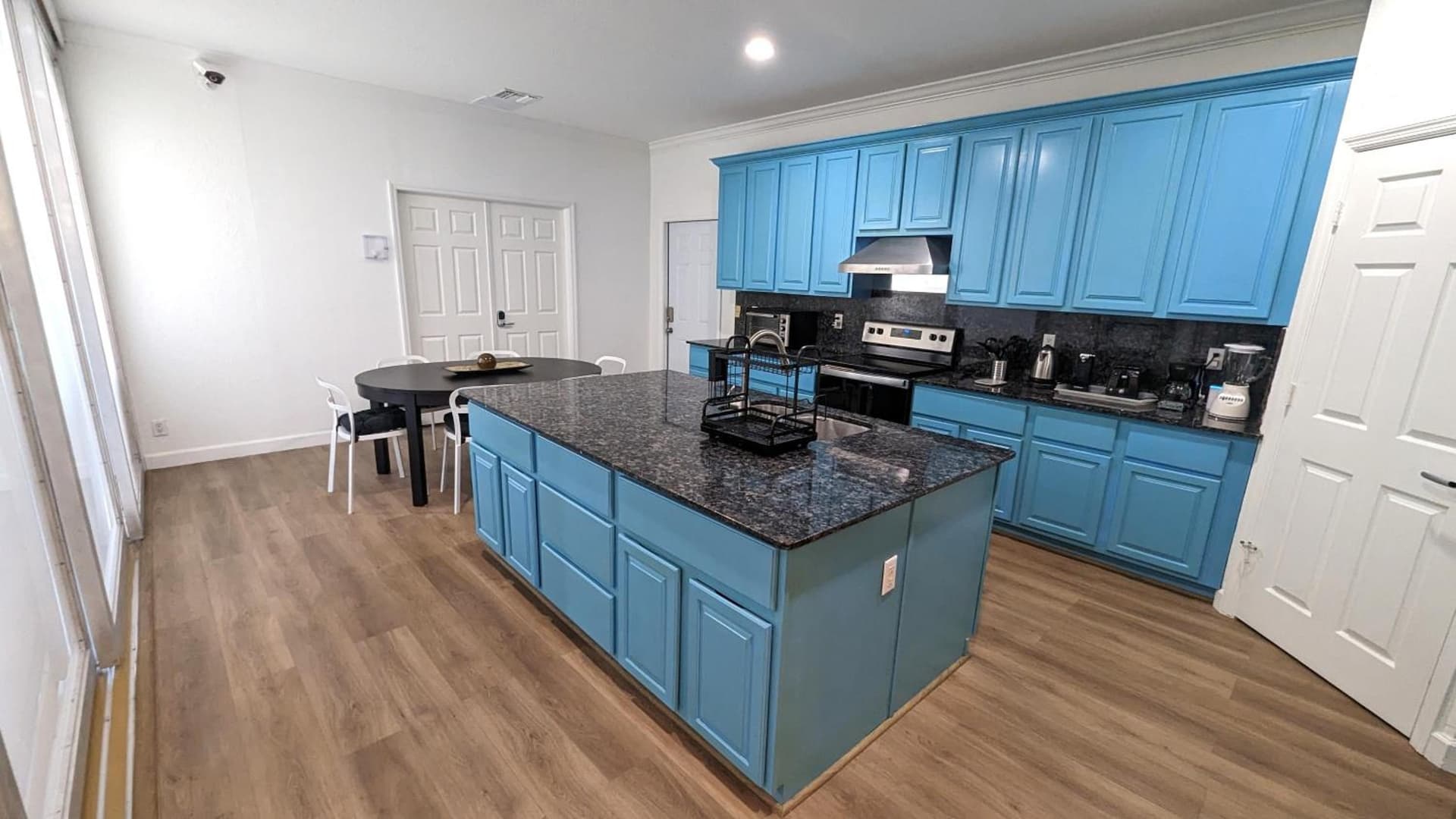 Rent W Palm Beach interior in West Palm Beach, FL — gallery photo 2