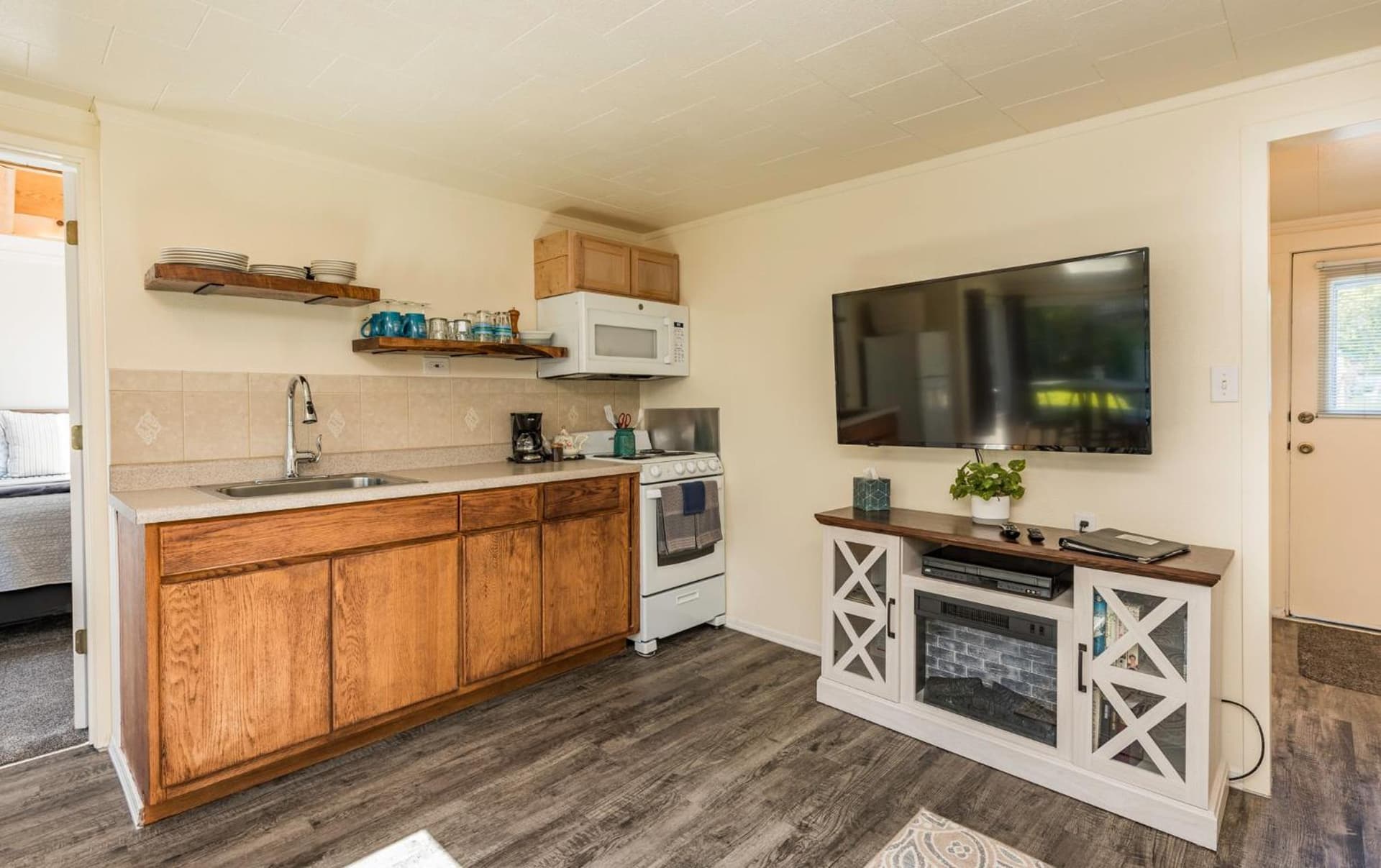 Juan de Fuca Waterfront Hotel & Cottages gallery photo in Sequim, WA — image 97
