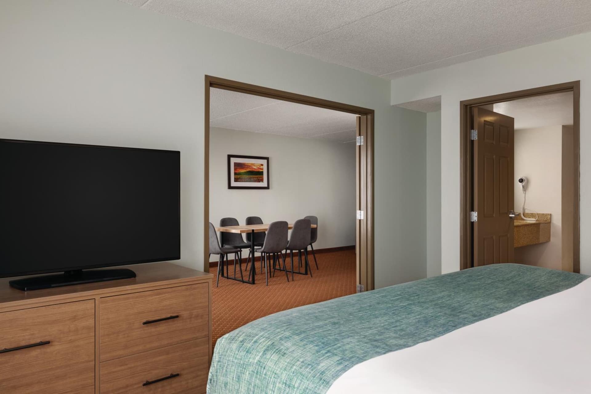 Wingate by Wyndham Louisville East gallery photo in Louisville, KY — image 31