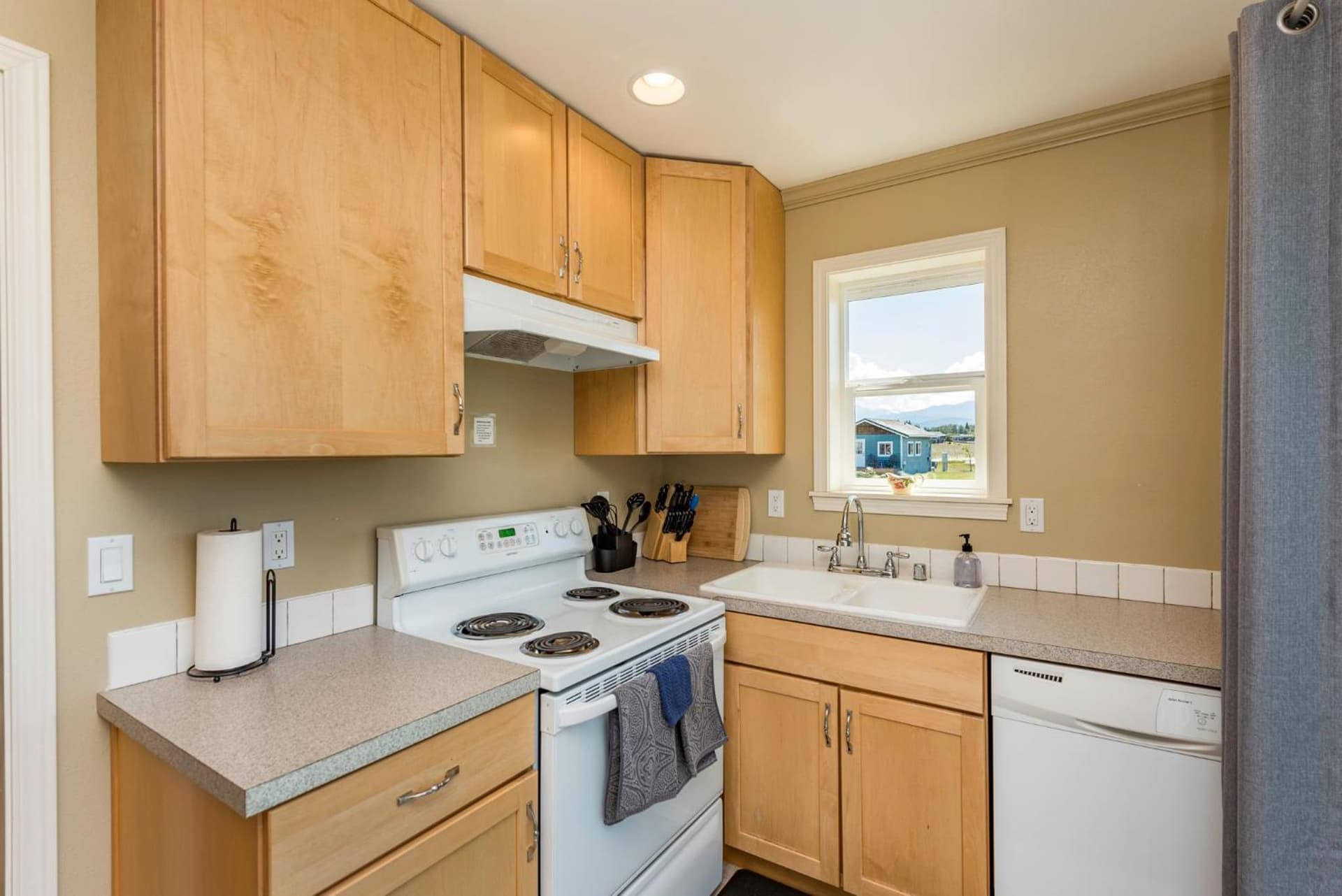 Juan de Fuca Waterfront Hotel & Cottages gallery photo in Sequim, WA — image 39