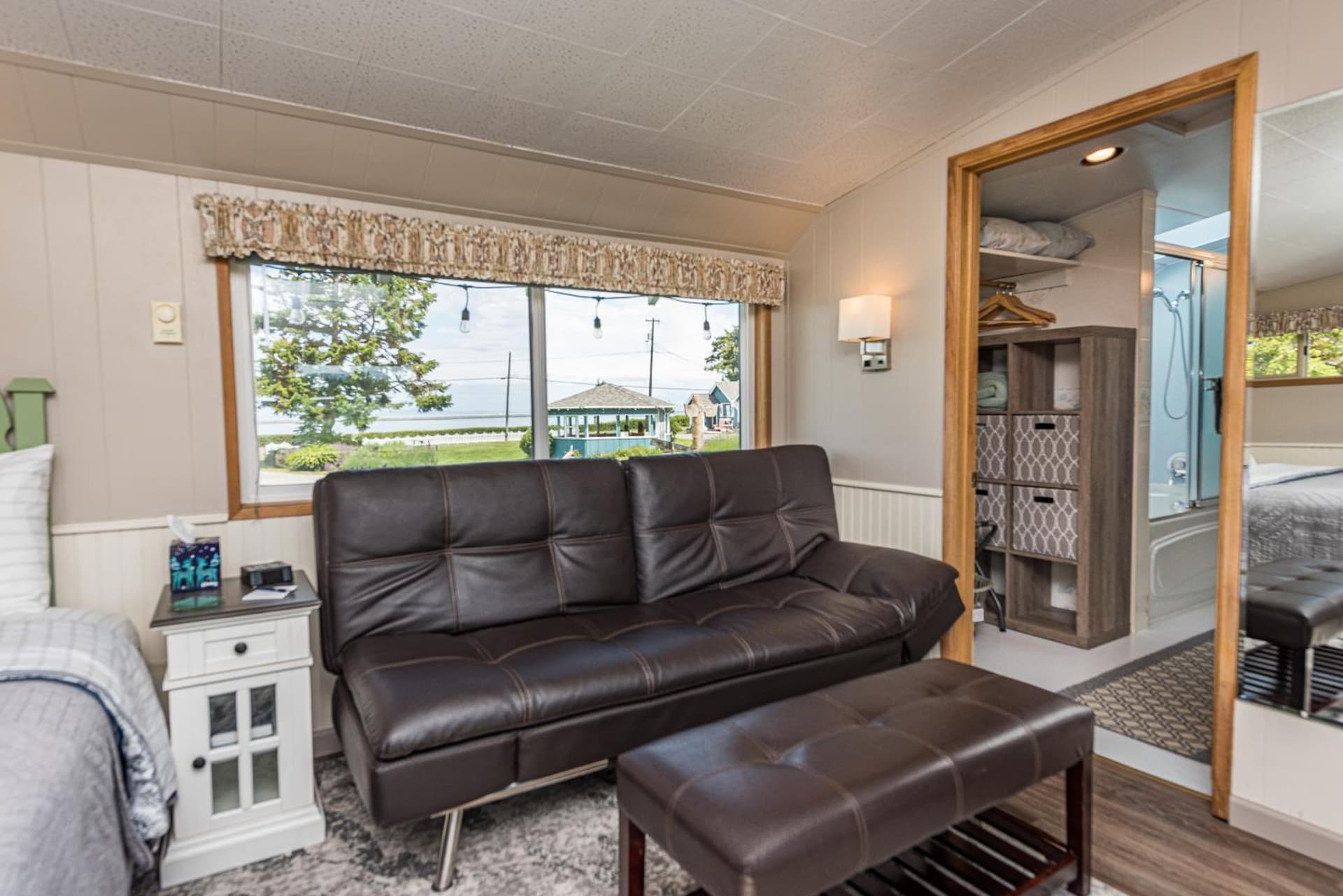 Juan de Fuca Waterfront Hotel & Cottages gallery photo in Sequim, WA — image 107