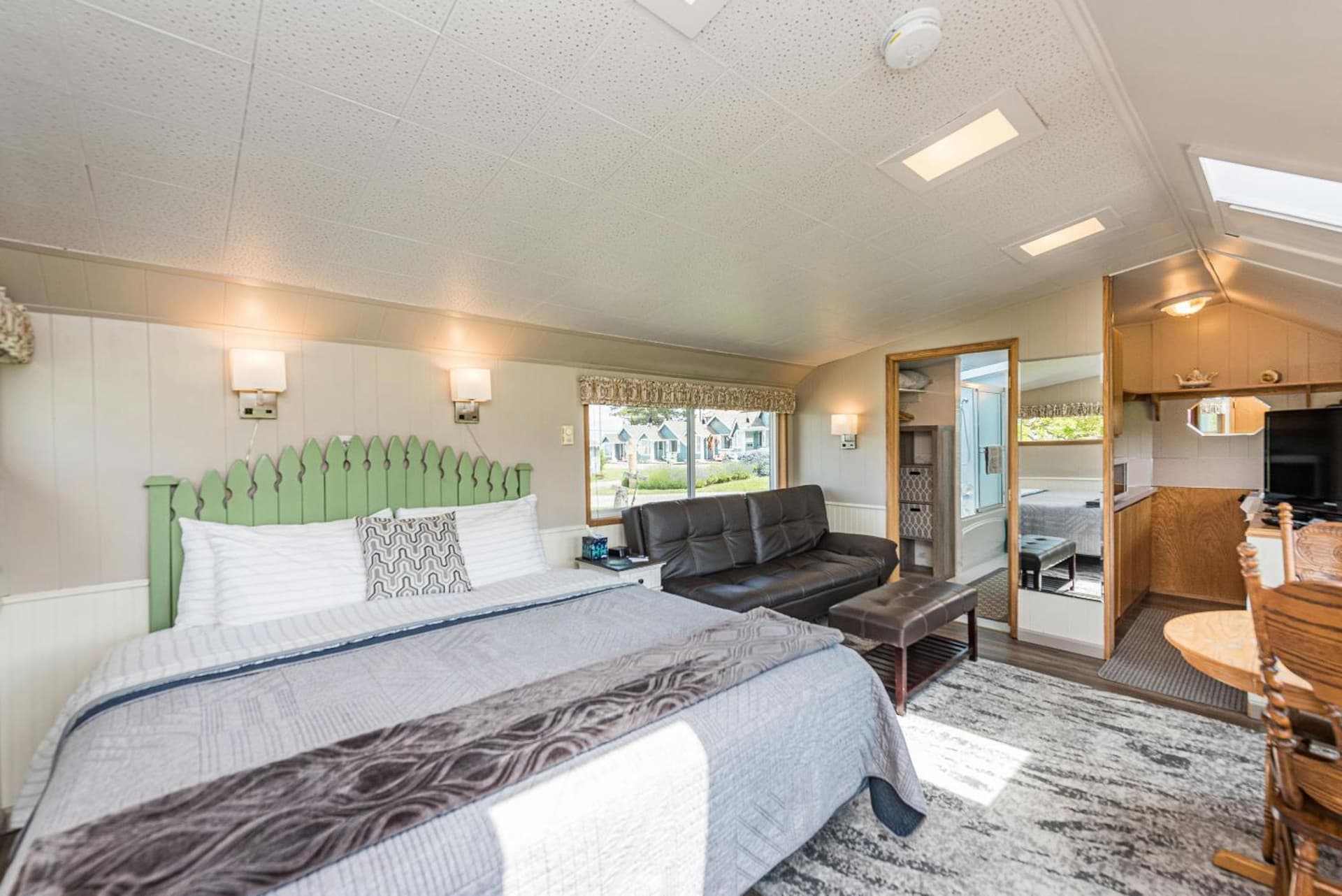 Juan de Fuca Waterfront Hotel & Cottages gallery photo in Sequim, WA — image 5