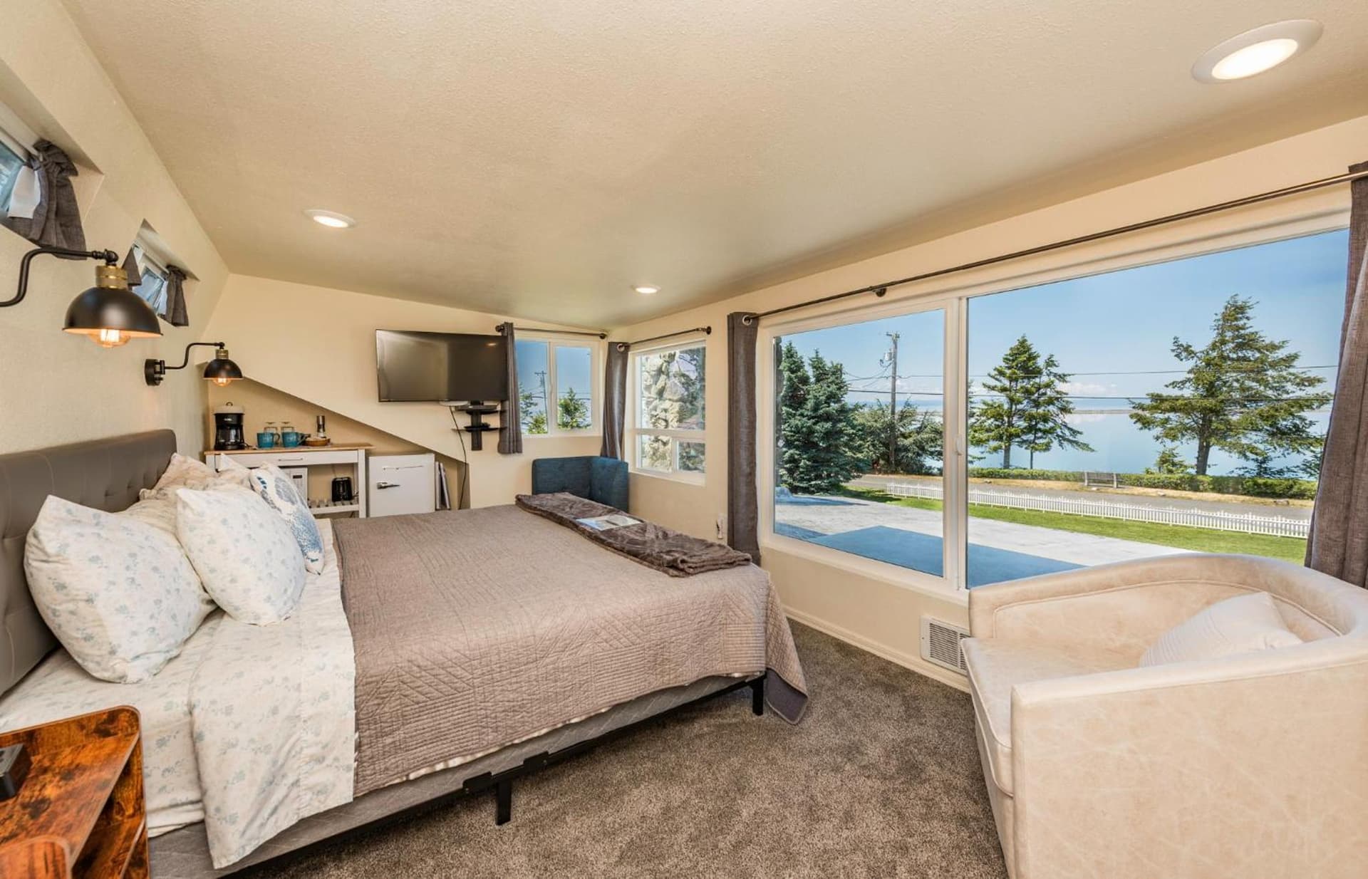 Juan de Fuca Waterfront Hotel & Cottages gallery photo in Sequim, WA — image 59