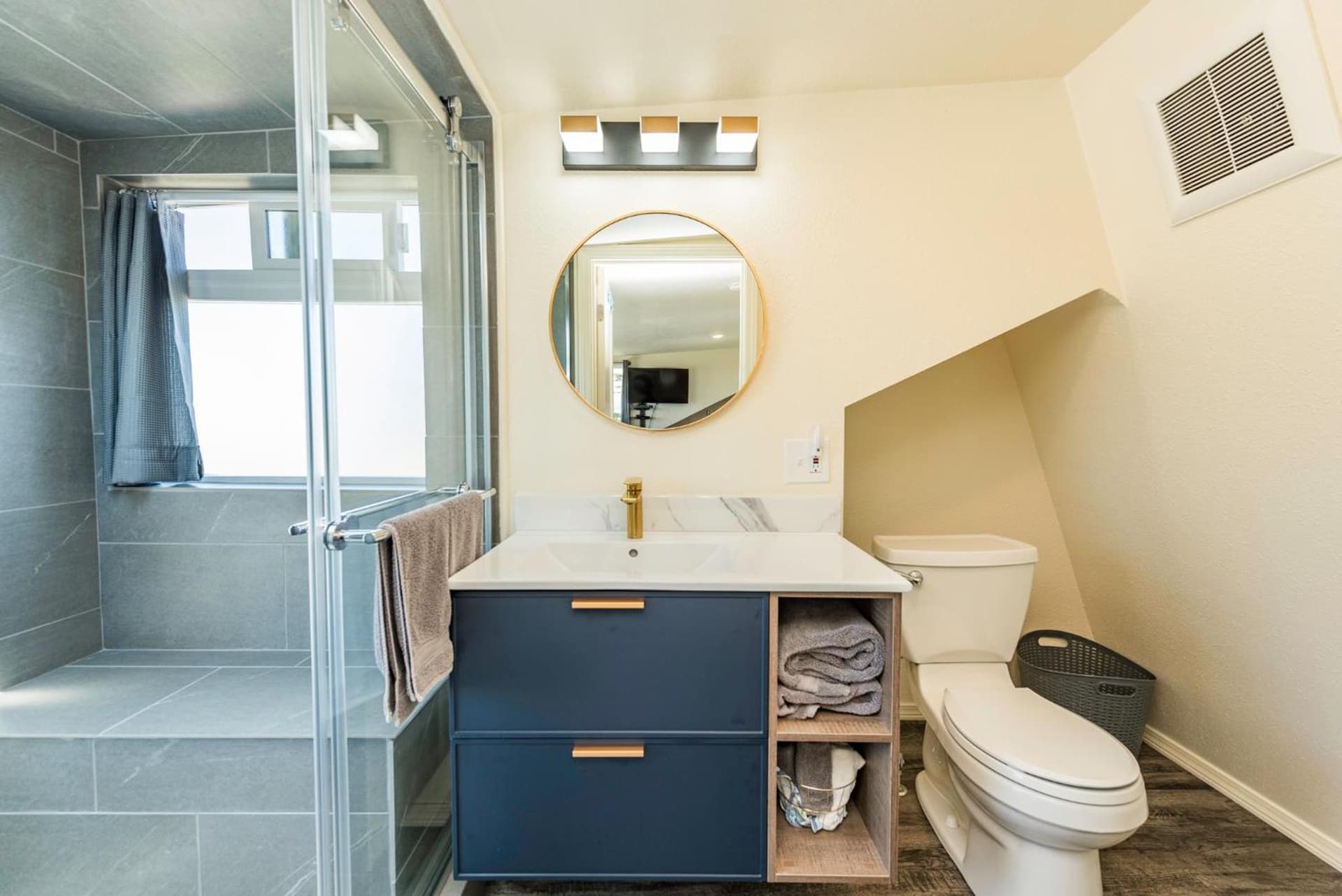 Juan de Fuca Waterfront Hotel & Cottages gallery photo in Sequim, WA — image 106