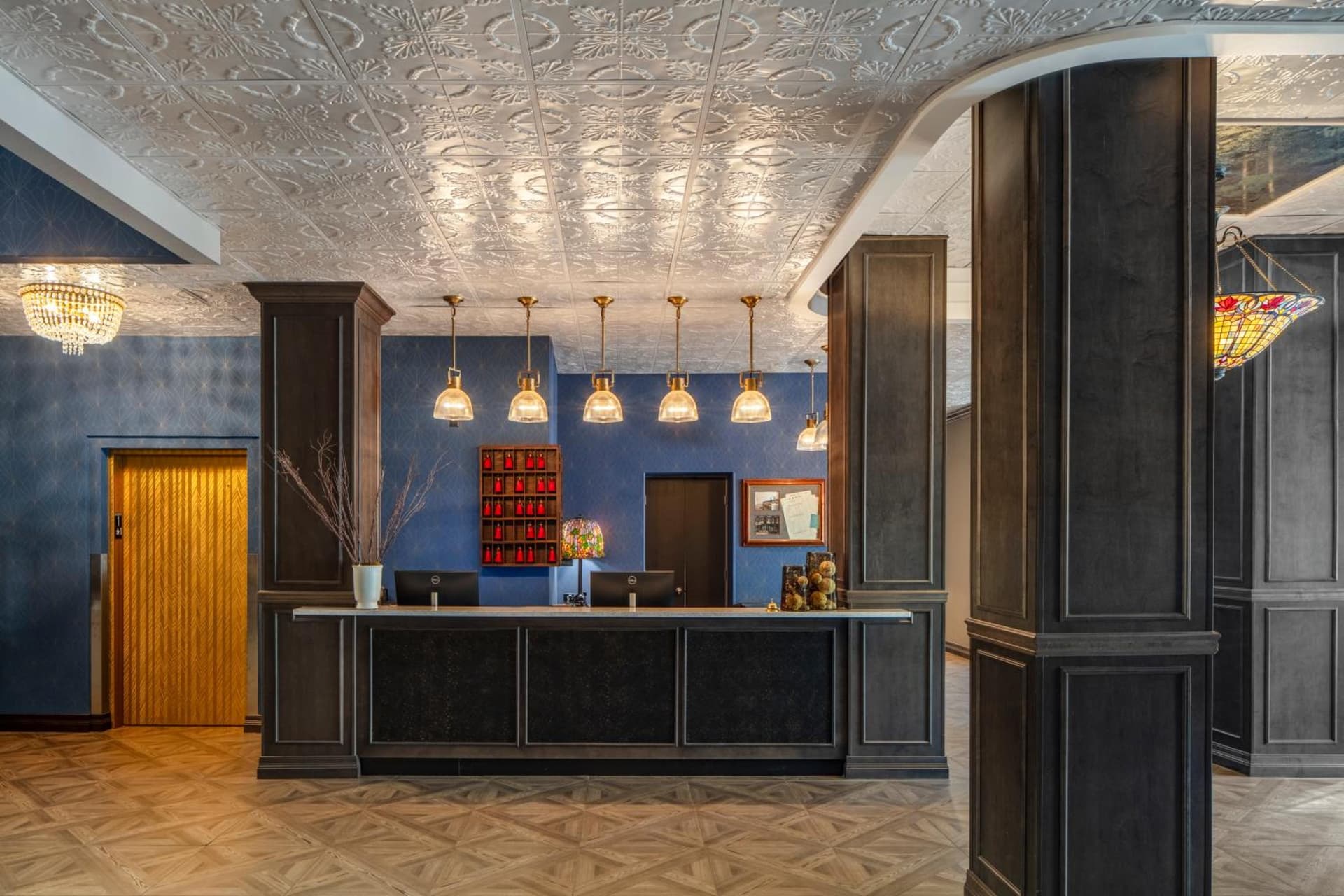 Hotel Maxwell Anderson property views in Glenwood Springs, CO — gallery photo 3