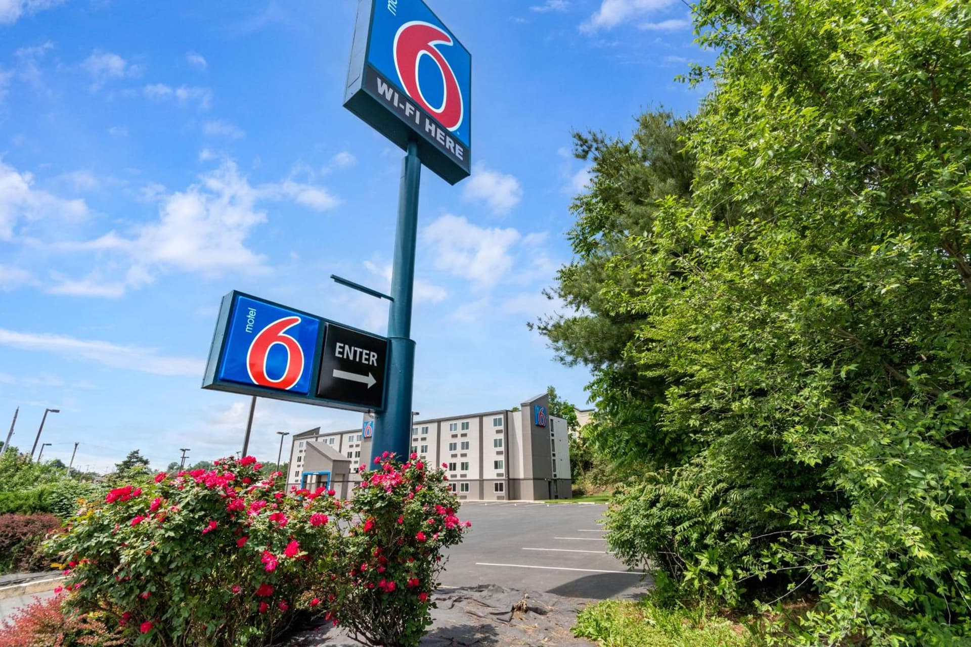 Motel 6-York, PA - North featured exterior or lobby in York, PA — similar hotel