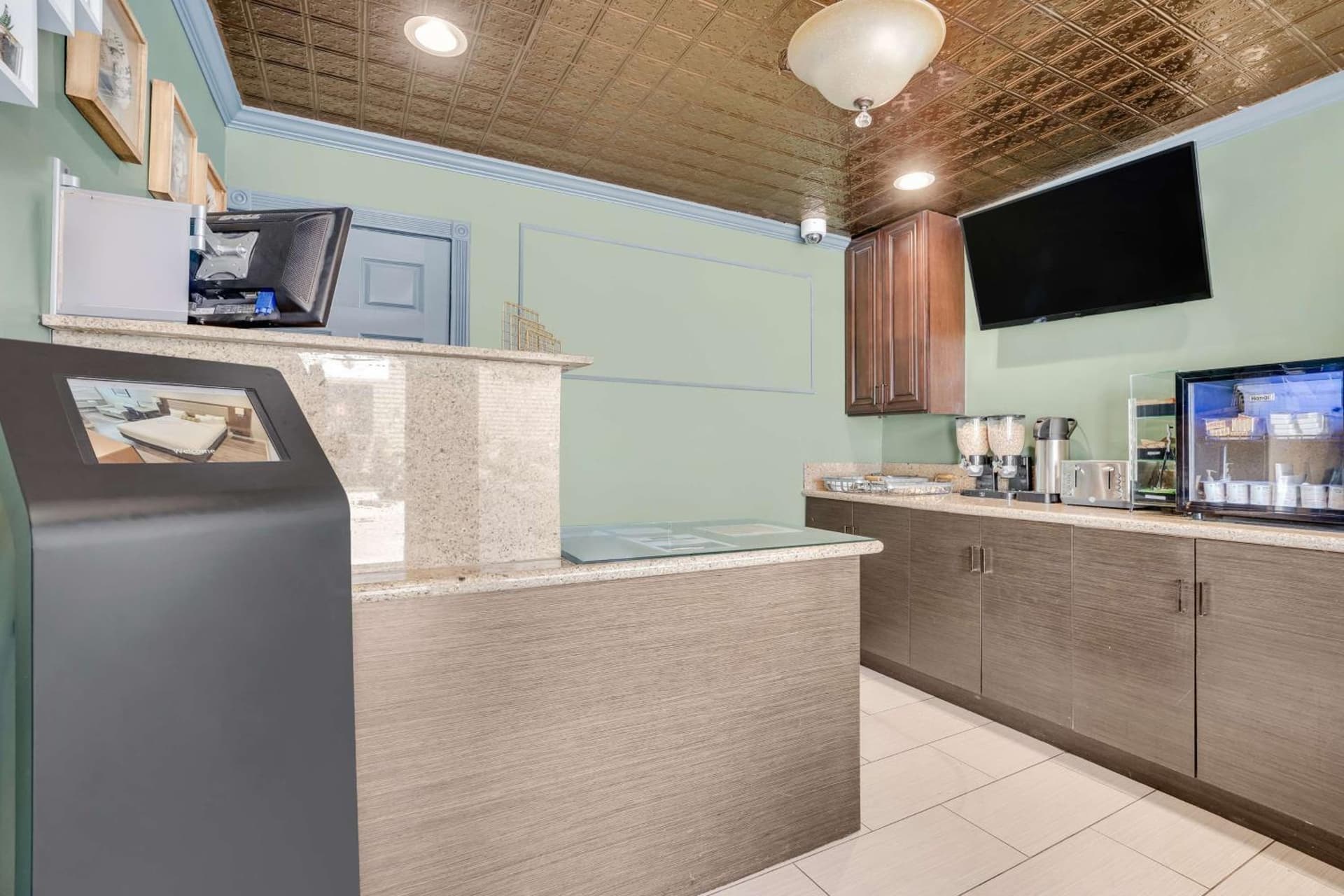 Sather Berkeley - SureStay Collection by Best Western interior in Berkeley, CA — gallery photo 2