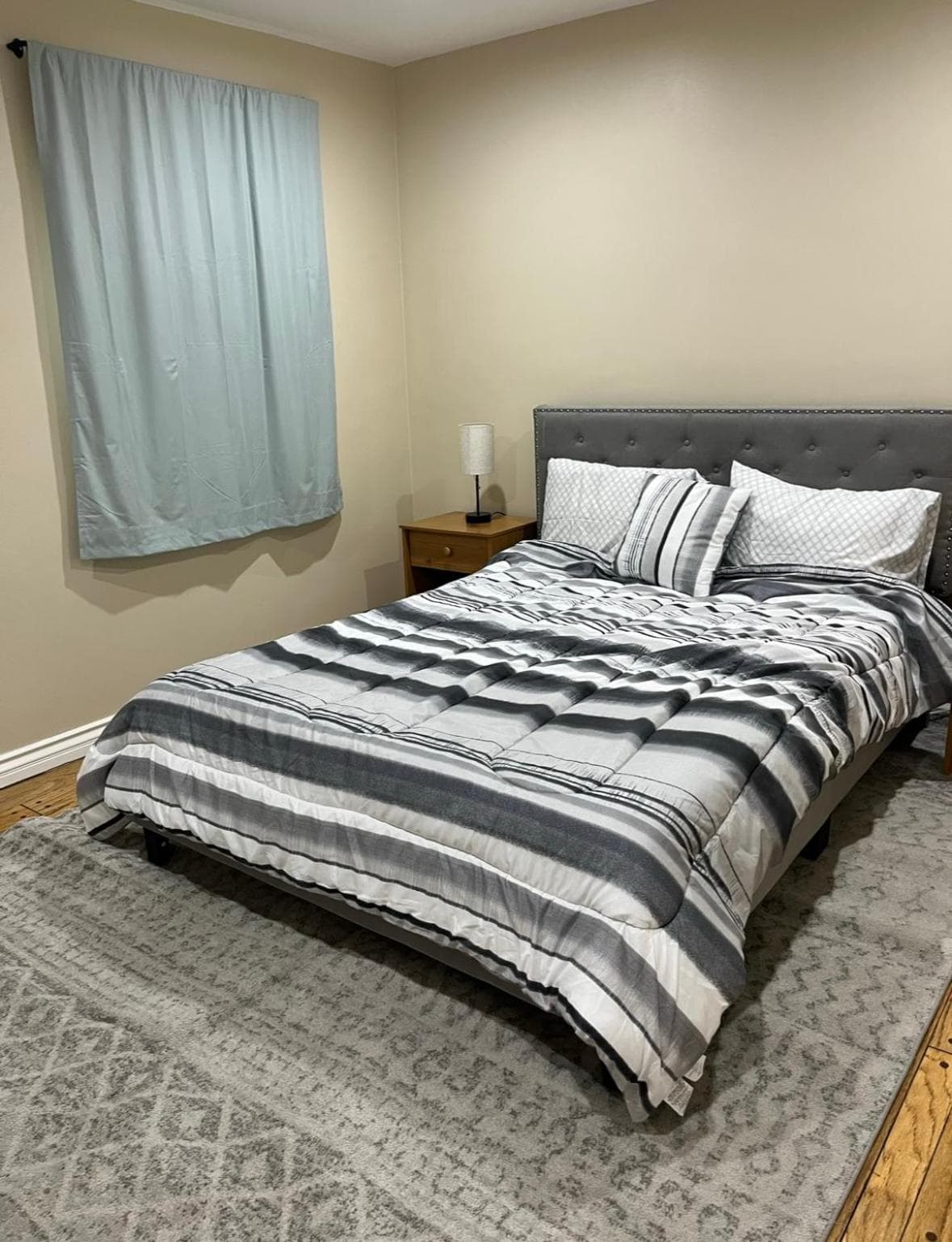 Spacious room, walkable to UCLA interior in Los Angeles, CA — gallery photo 2