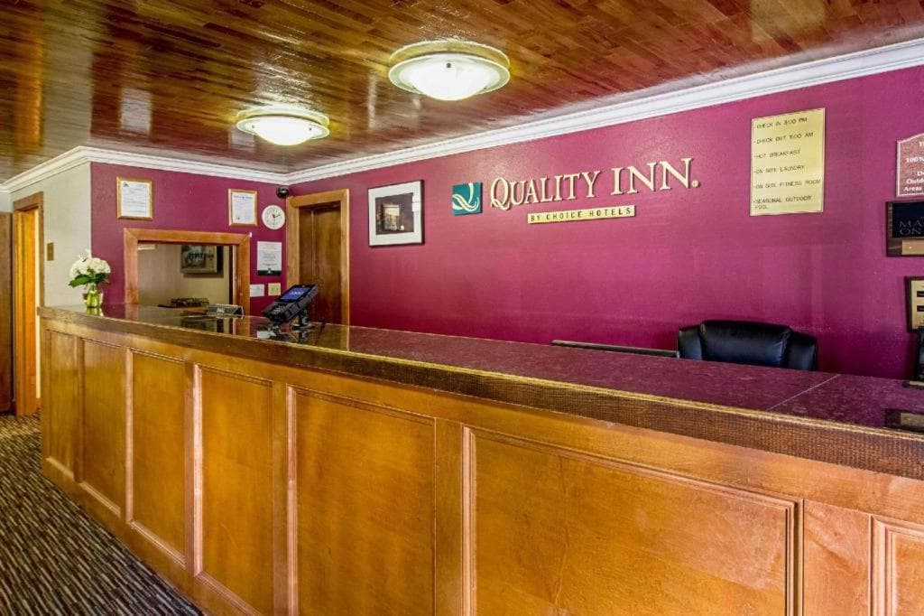 Quality Inn Olympia Near State Capital interior in Olympia, WA — gallery photo 2