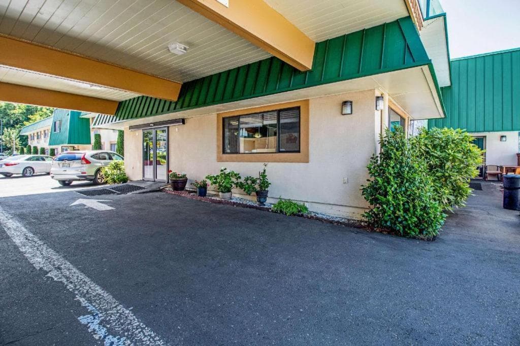 Quality Inn Olympia Near State Capital property views in Olympia, WA — gallery photo 3