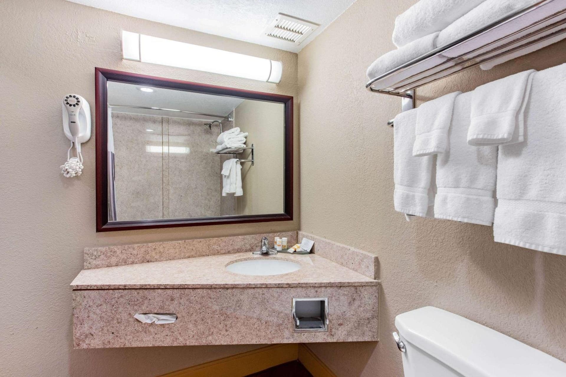 La Quinta by Wyndham Indianapolis South gallery photo in Indianapolis, IN — image 44