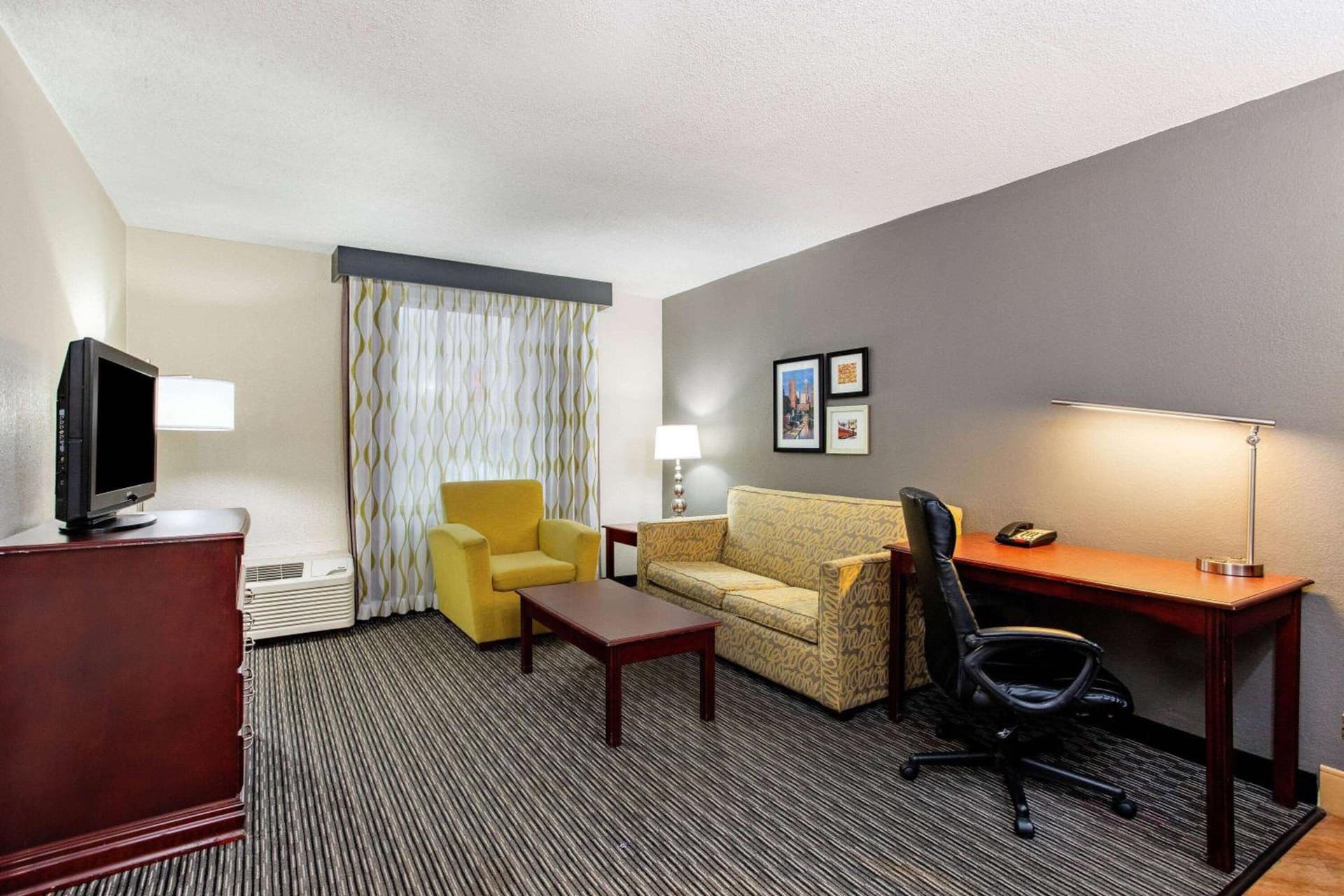 La Quinta by Wyndham Indianapolis South gallery photo in Indianapolis, IN — image 4