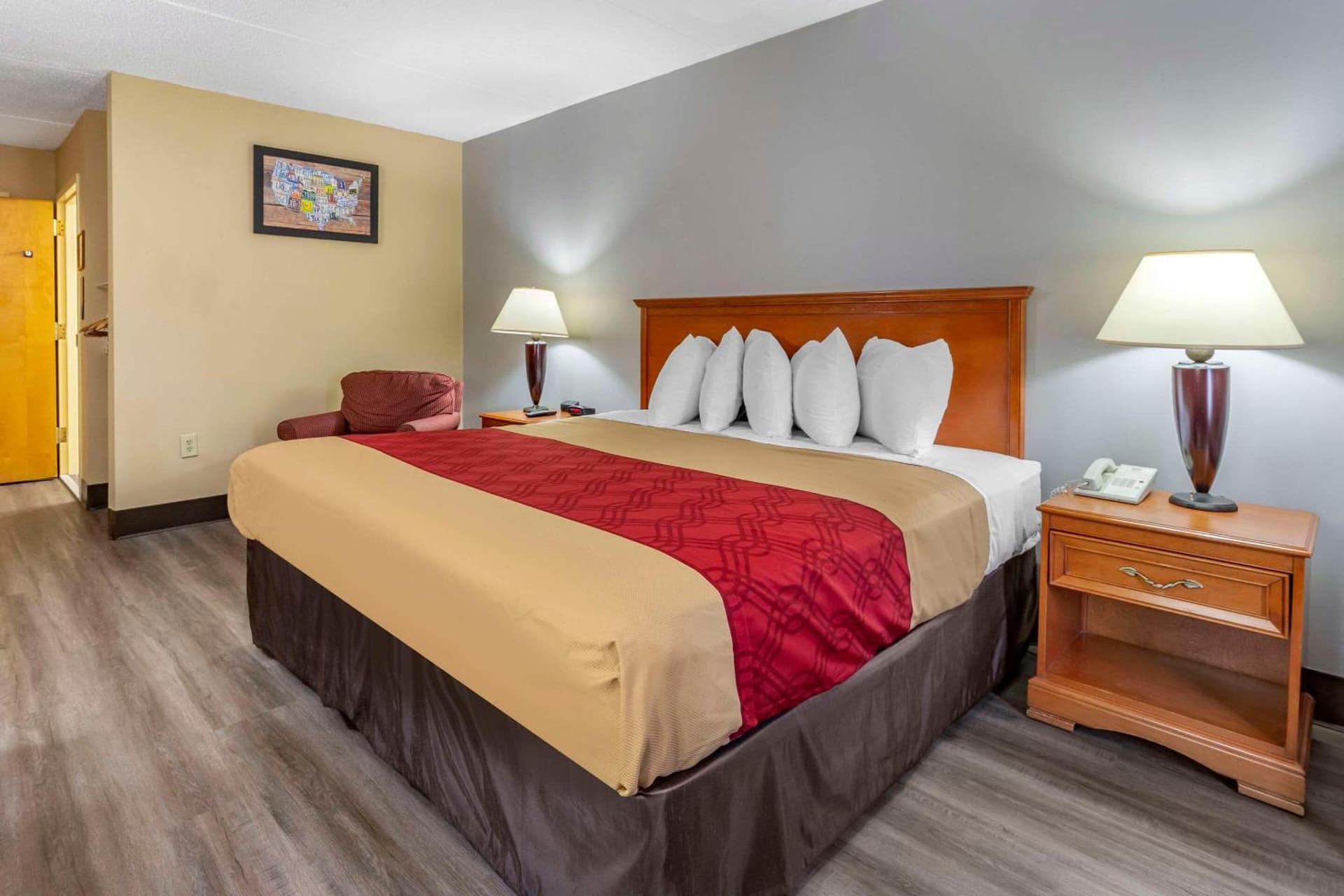 Econo Lodge & Suites Southern Pines - Pinehurst property views in Southern Pines, NC — gallery photo 3