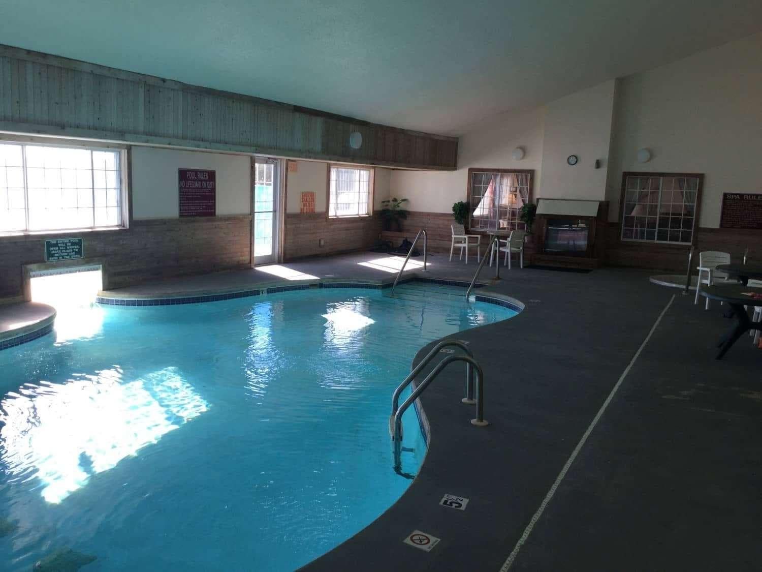 Days Inn & Suites by Wyndham Williamsburg IA North interior in Williamsburg, IA — gallery photo 2