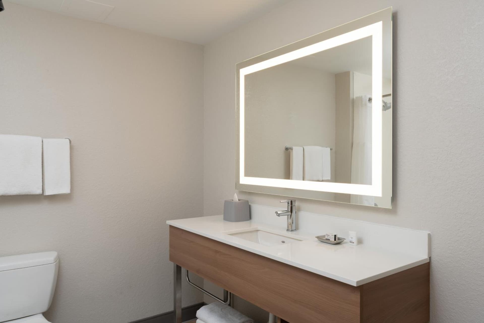 Holiday Inn Express Miami Airport-Blue Lagoon Area by IHG gallery photo in Miami, FL — image 32