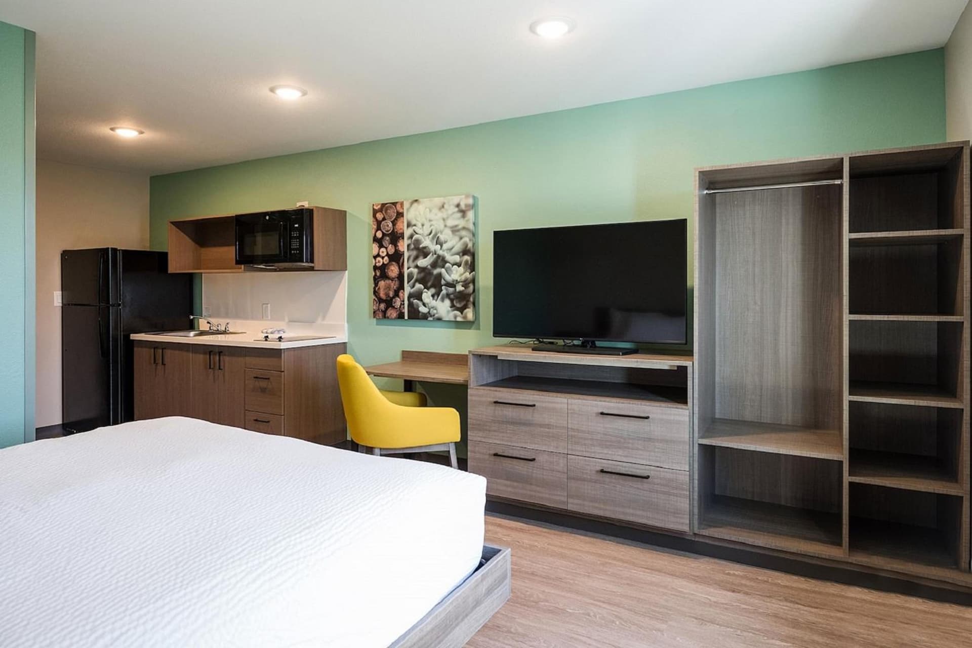 ECHO Suites Extended Stay by Wyndham Spartanburg gallery photo in Spartanburg, SC — image 8
