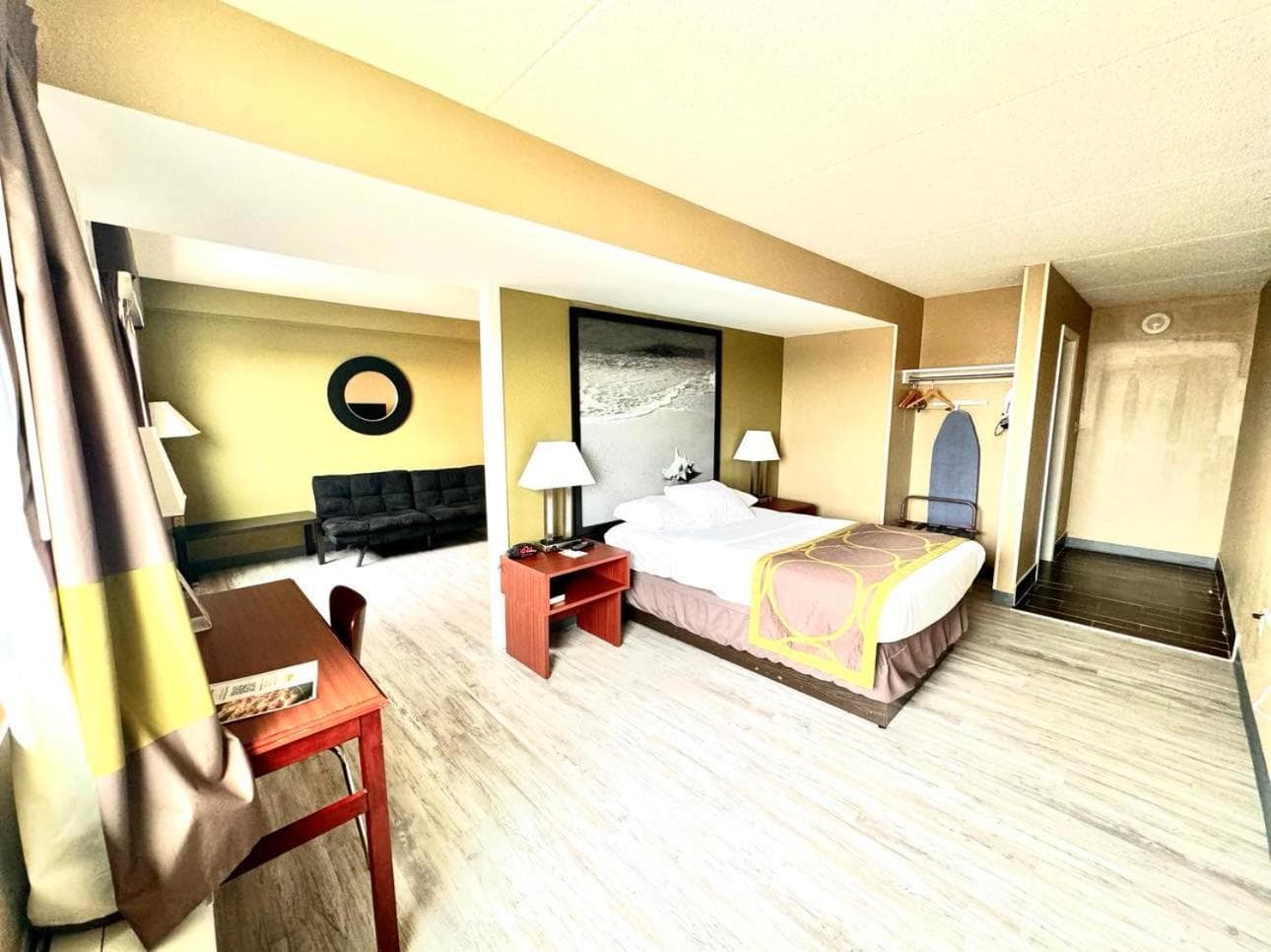 Super 8 by Wyndham Frederick gallery photo in Frederick, MD — image 13