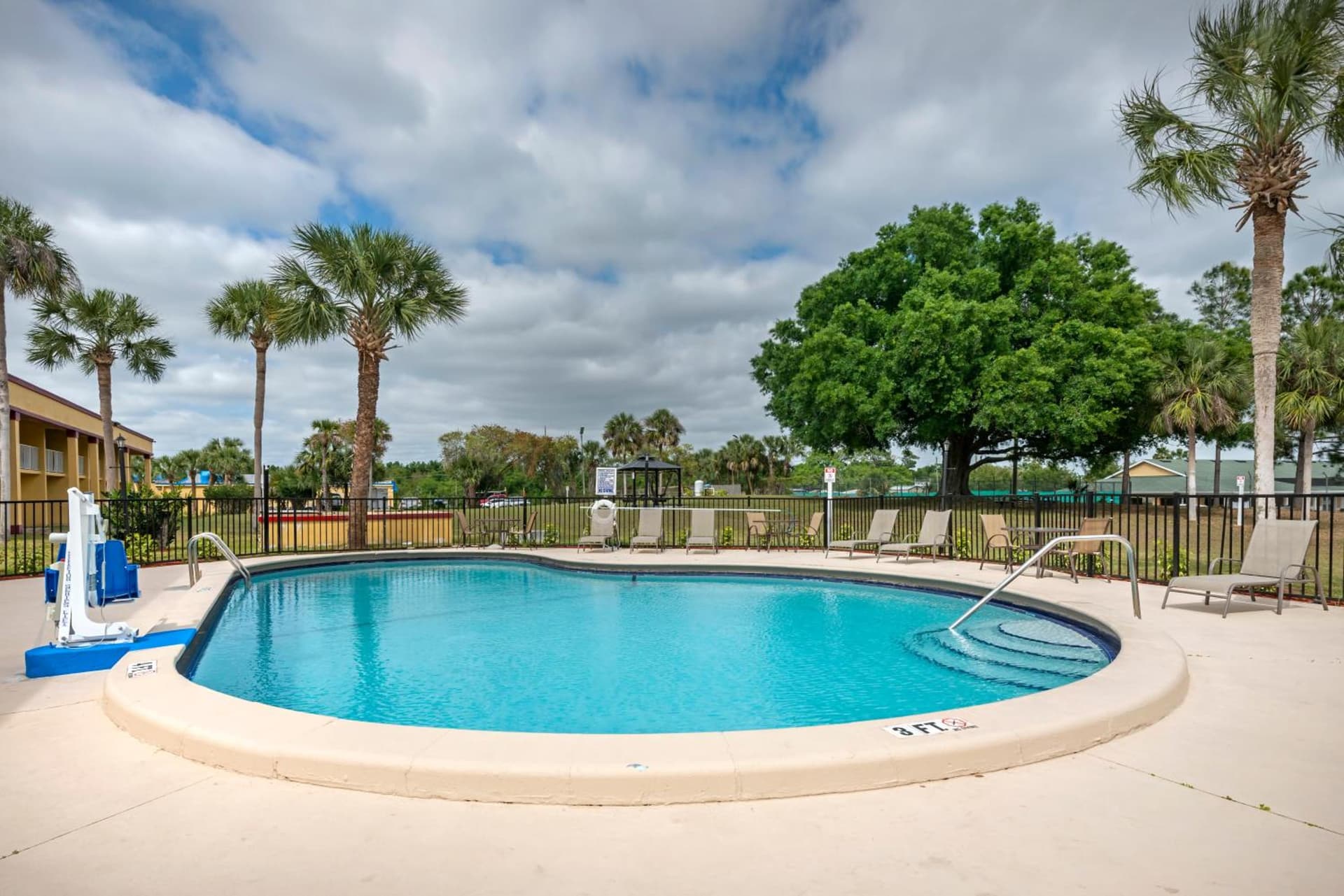 Rodeway Inn Clermont North gallery photo in Clermont, FL — image 11
