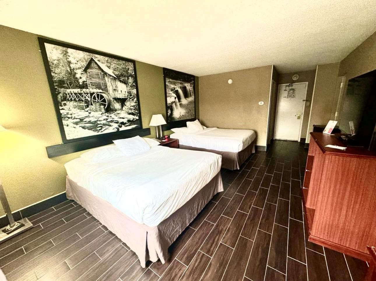Super 8 by Wyndham Frederick gallery photo in Frederick, MD — image 6