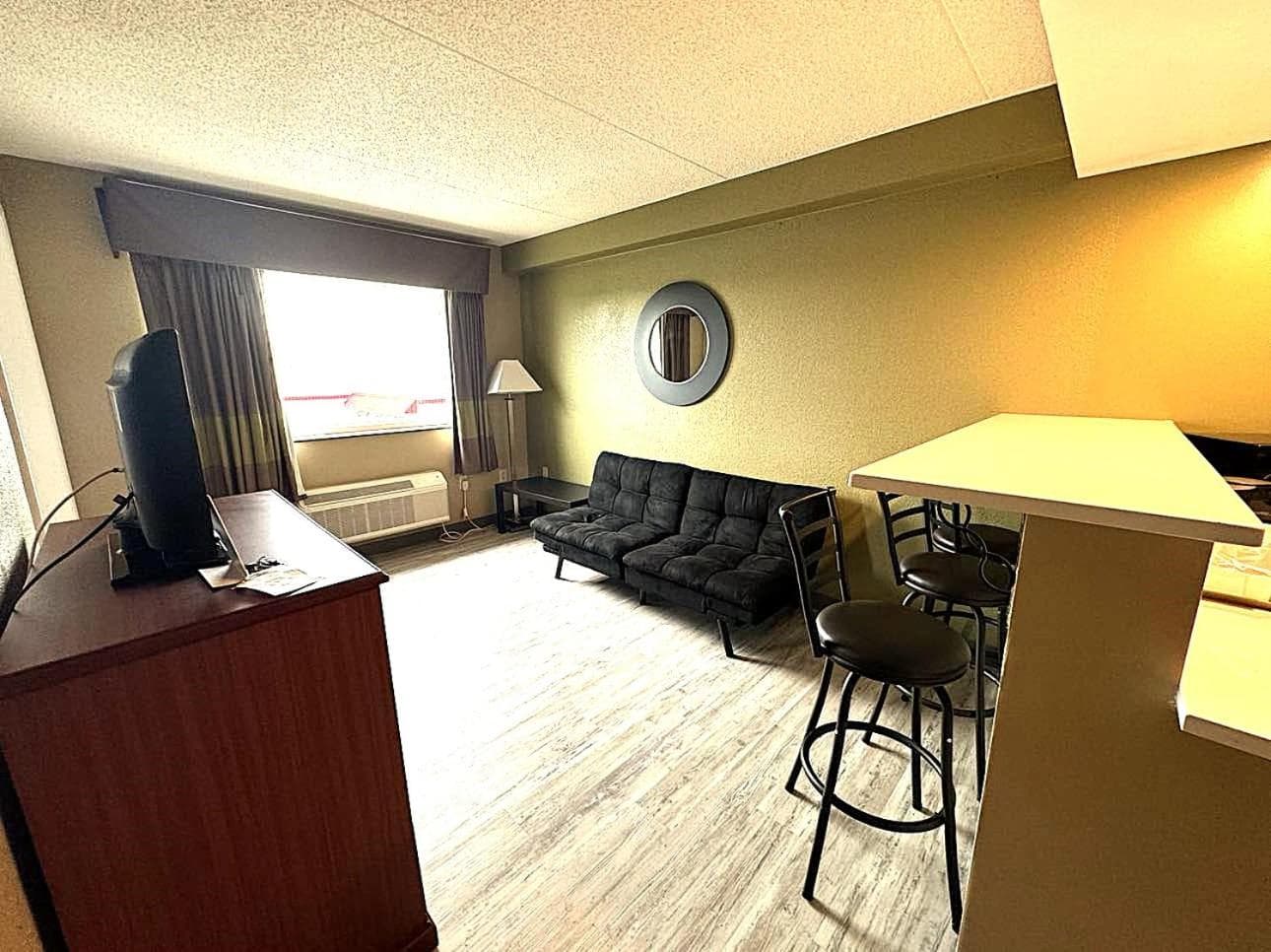 Super 8 by Wyndham Frederick gallery photo in Frederick, MD — image 25