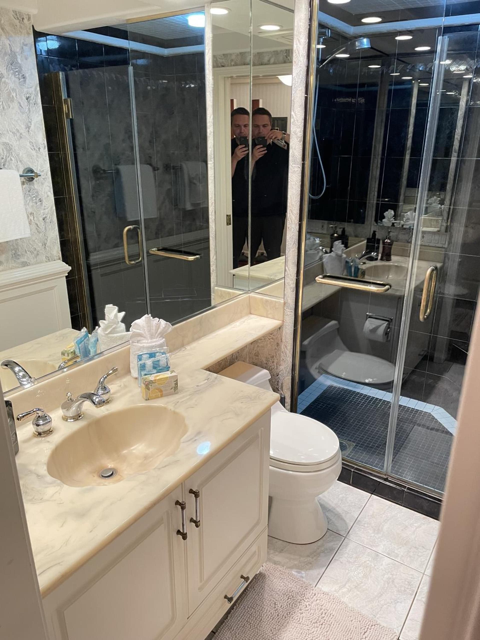 Kamaole Beach Royale interior in Kihei, HI — gallery photo 2