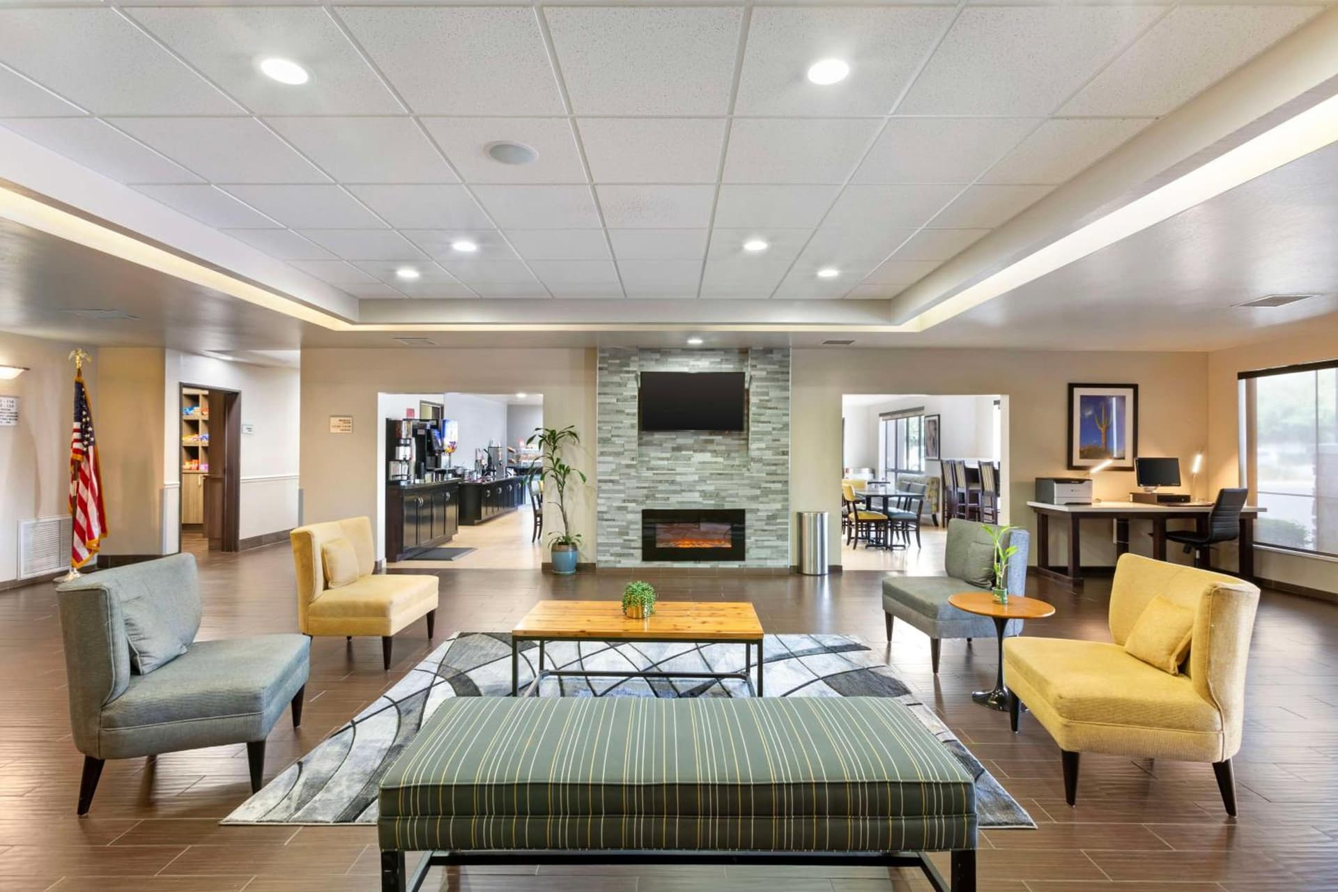 Best Western Plus Surprise-Phoenix NW interior in Surprise, AZ — gallery photo 2
