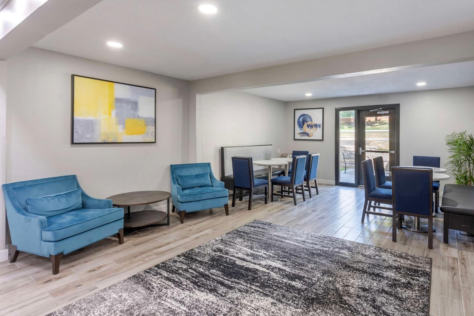 Executive Residency by Best Western Philadelphia-Willow Grove interior in Horsham, PA — gallery photo 2