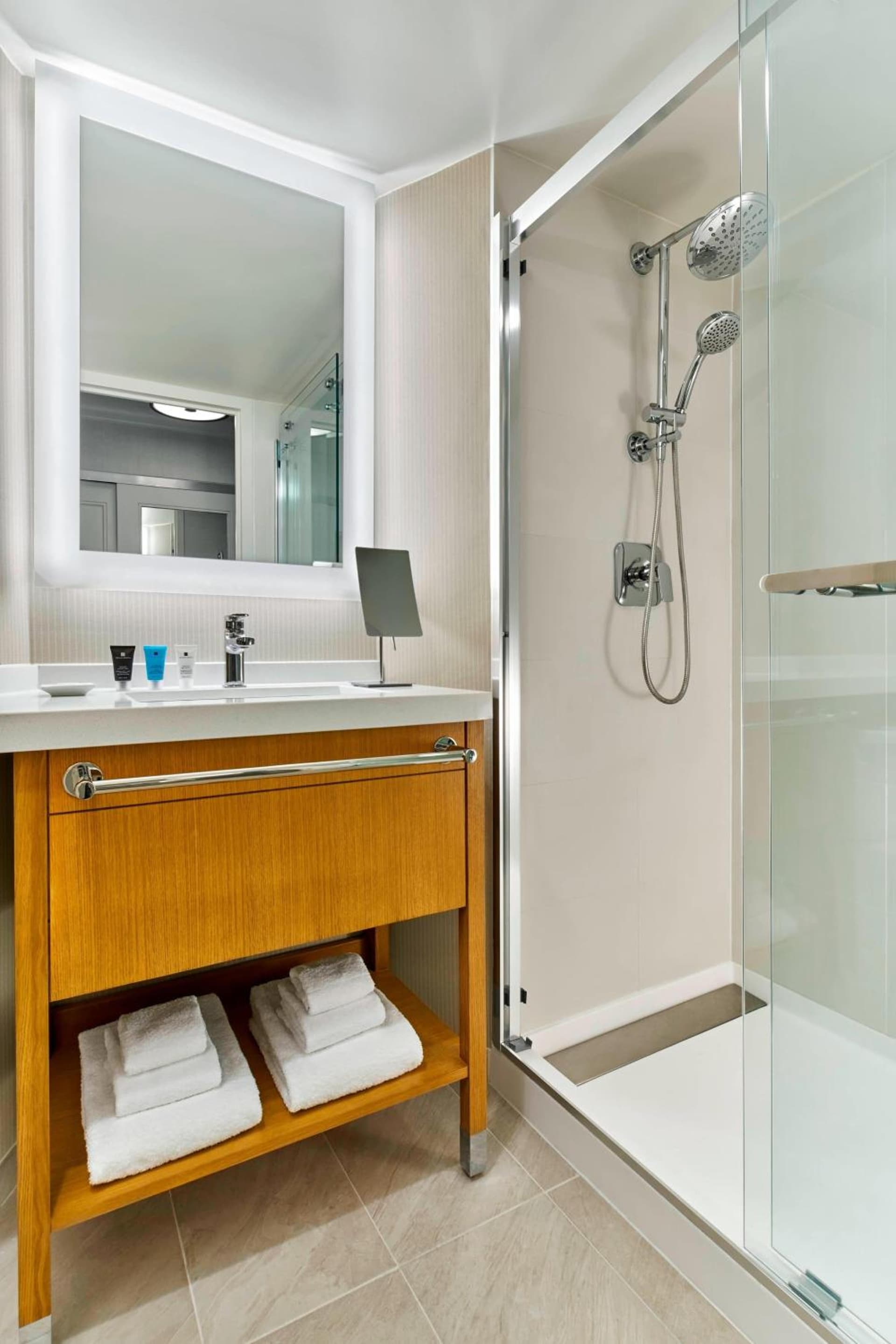 Delta Hotels by Marriott Richmond Downtown gallery photo in Richmond, VA — image 32