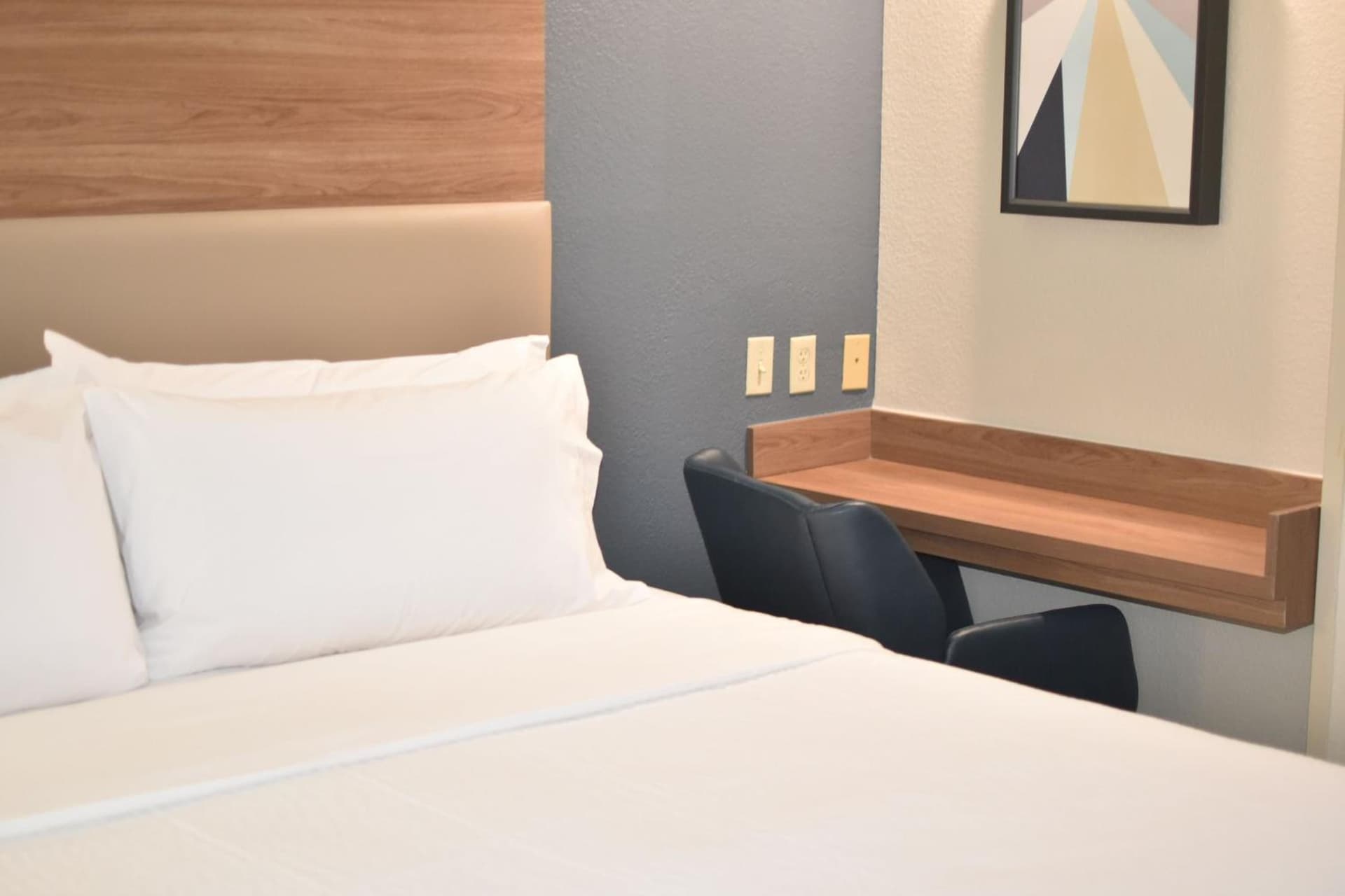 Candlewood Suites Fayetteville – University of Arkansas by IHG gallery photo in Fayetteville, AR — image 8