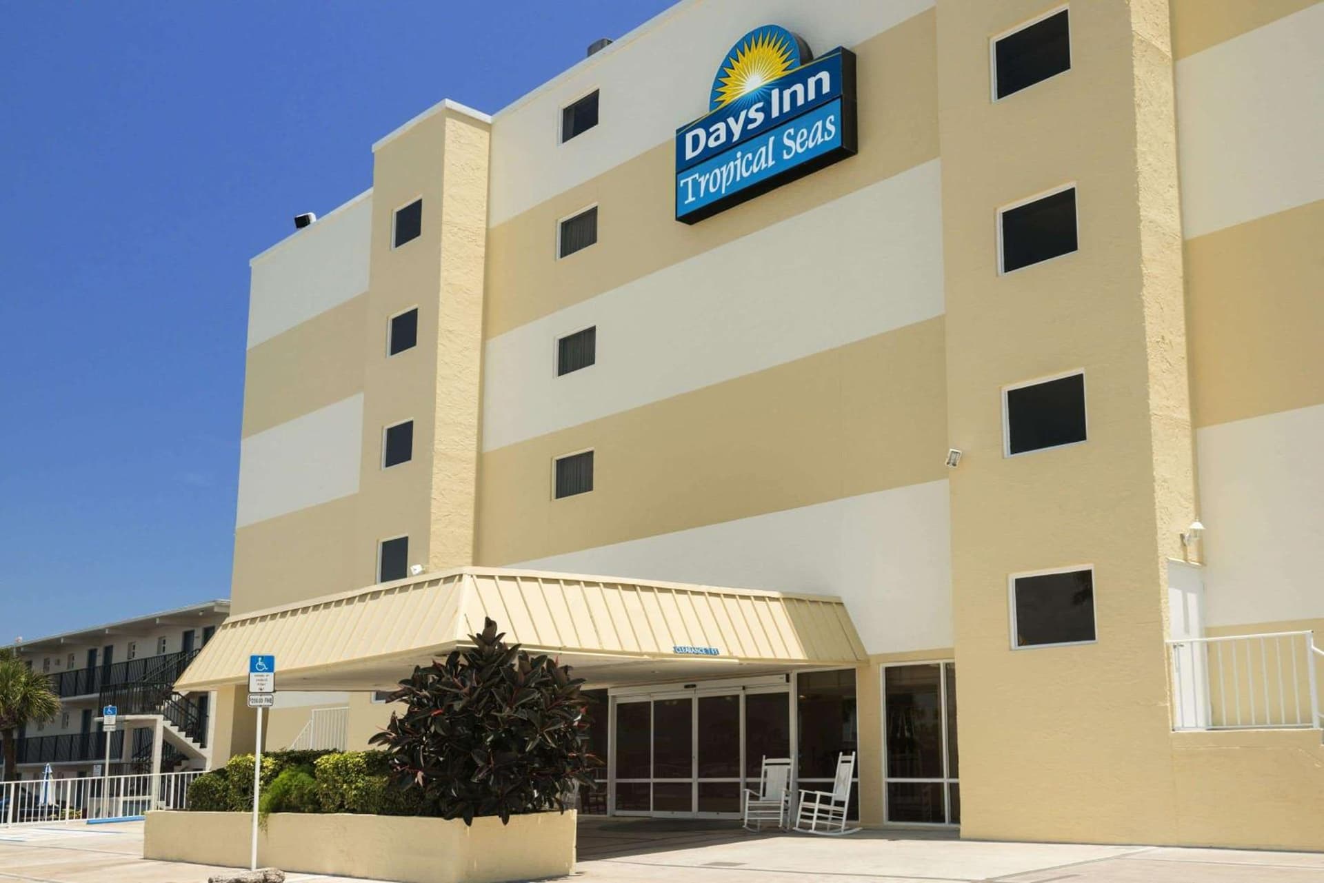 Days Inn by Wyndham Daytona Oceanfront — hotel in Daytona Beach, Florida