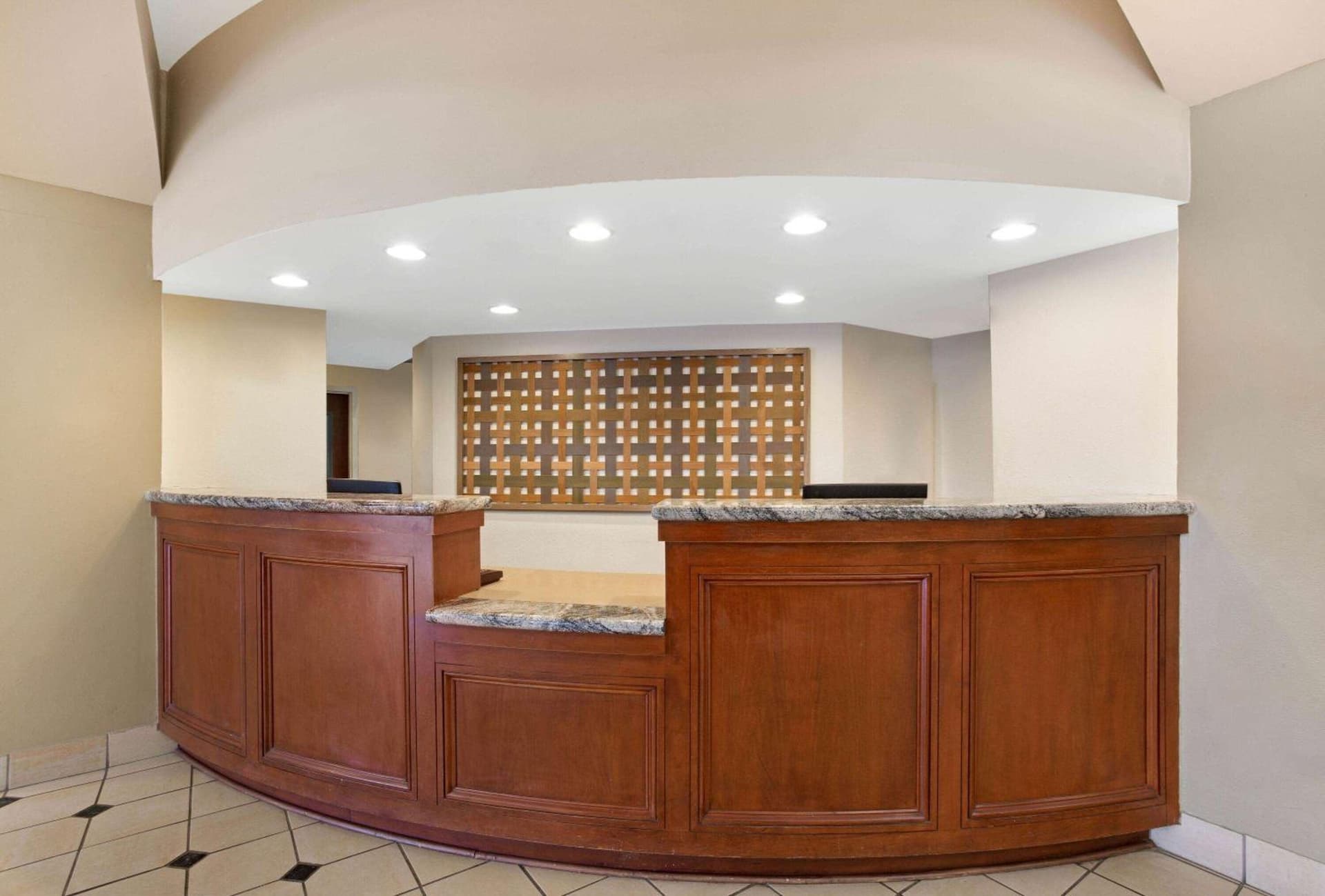 La Quinta by Wyndham New Haven gallery photo in New Haven, CT — image 28