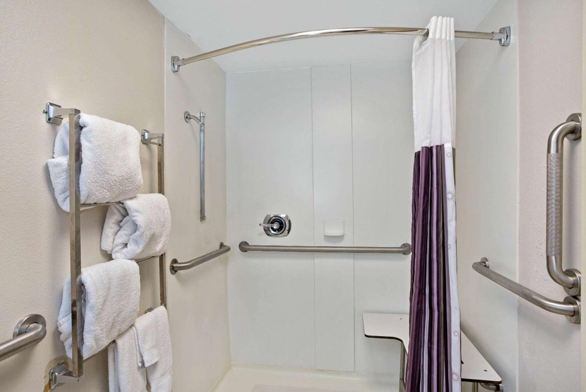 La Quinta by Wyndham New Haven gallery photo in New Haven, CT — image 55