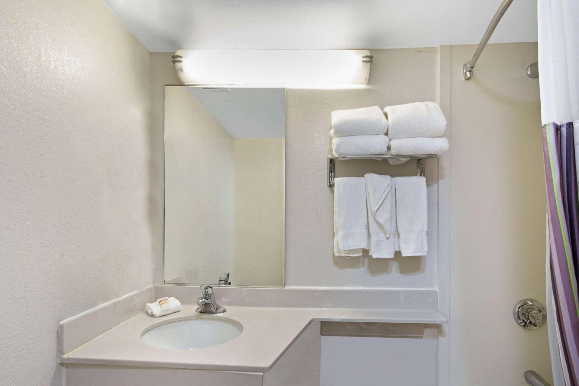 La Quinta by Wyndham New Haven gallery photo in New Haven, CT — image 10