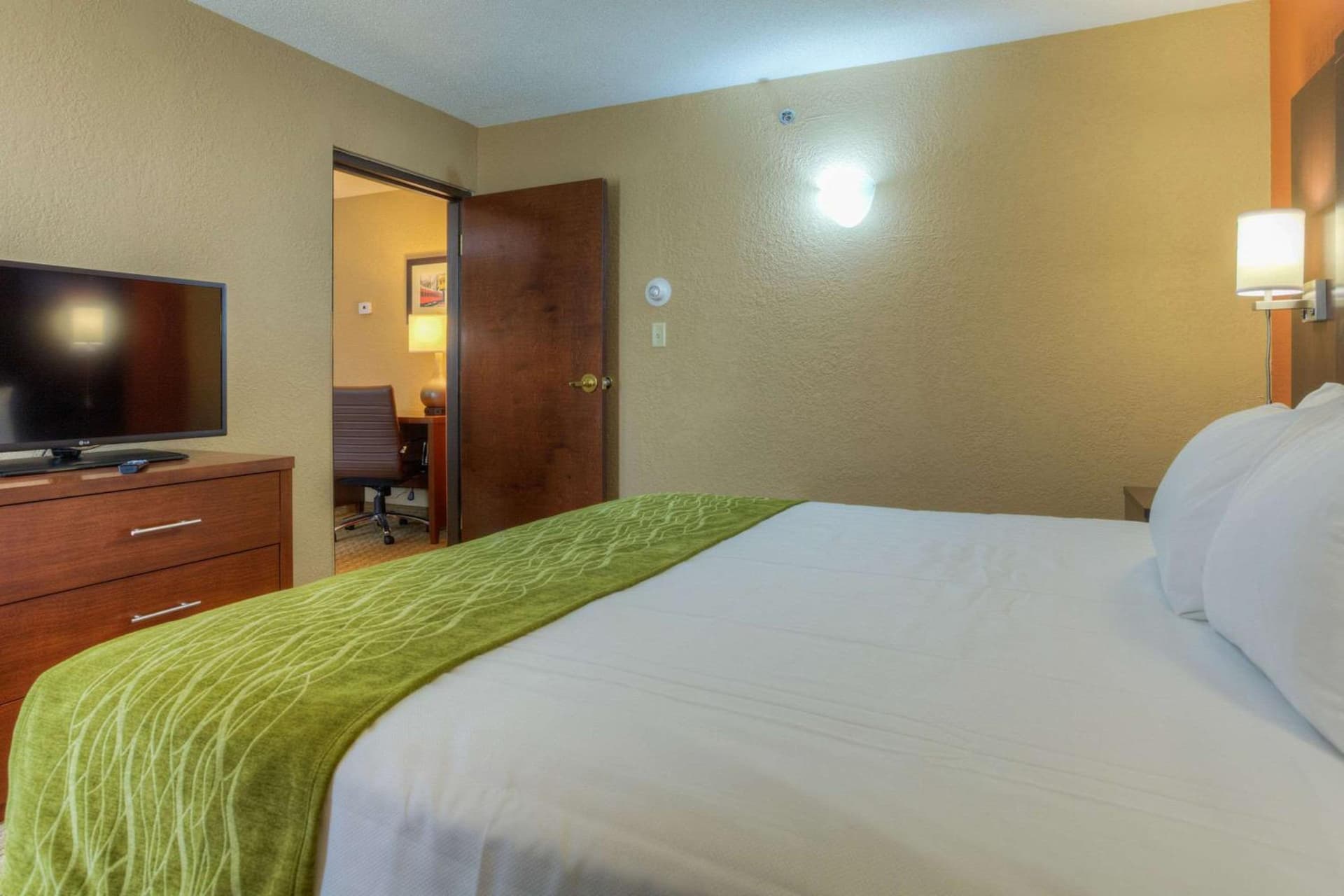Comfort Inn & Suites Evansville Airport gallery photo in Evansville, IN — image 10