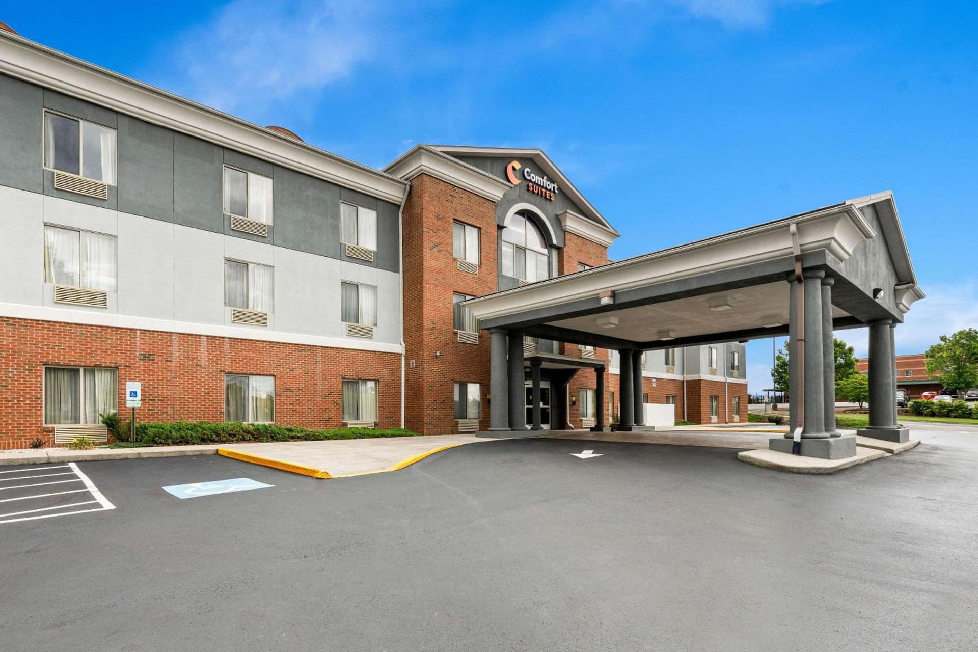 Comfort Suites Abingdon I-81 interior in Abingdon, VA — gallery photo 2