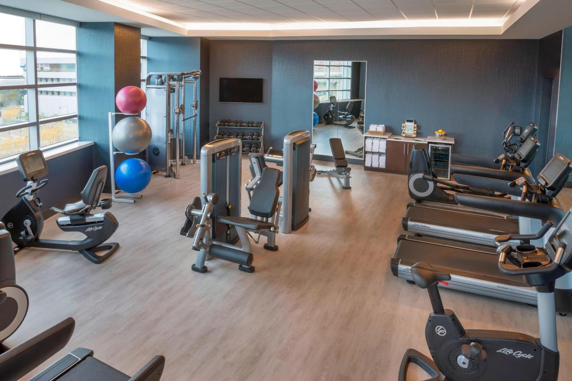 Buffalo Marriott at LECOM HARBORCENTER gallery photo in Buffalo, NY — image 9