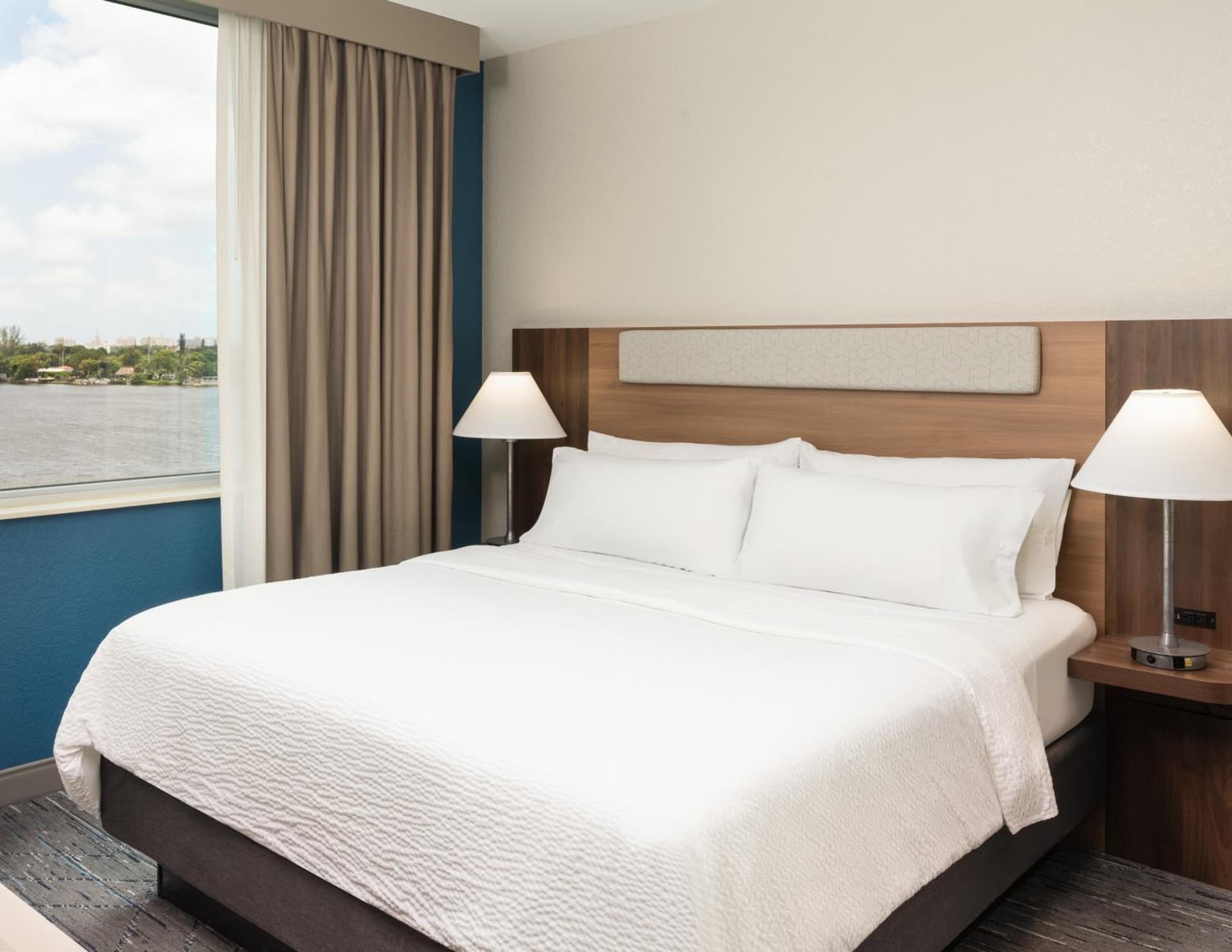 Holiday Inn Express Miami Airport-Blue Lagoon Area by IHG gallery photo in Miami, FL — image 11