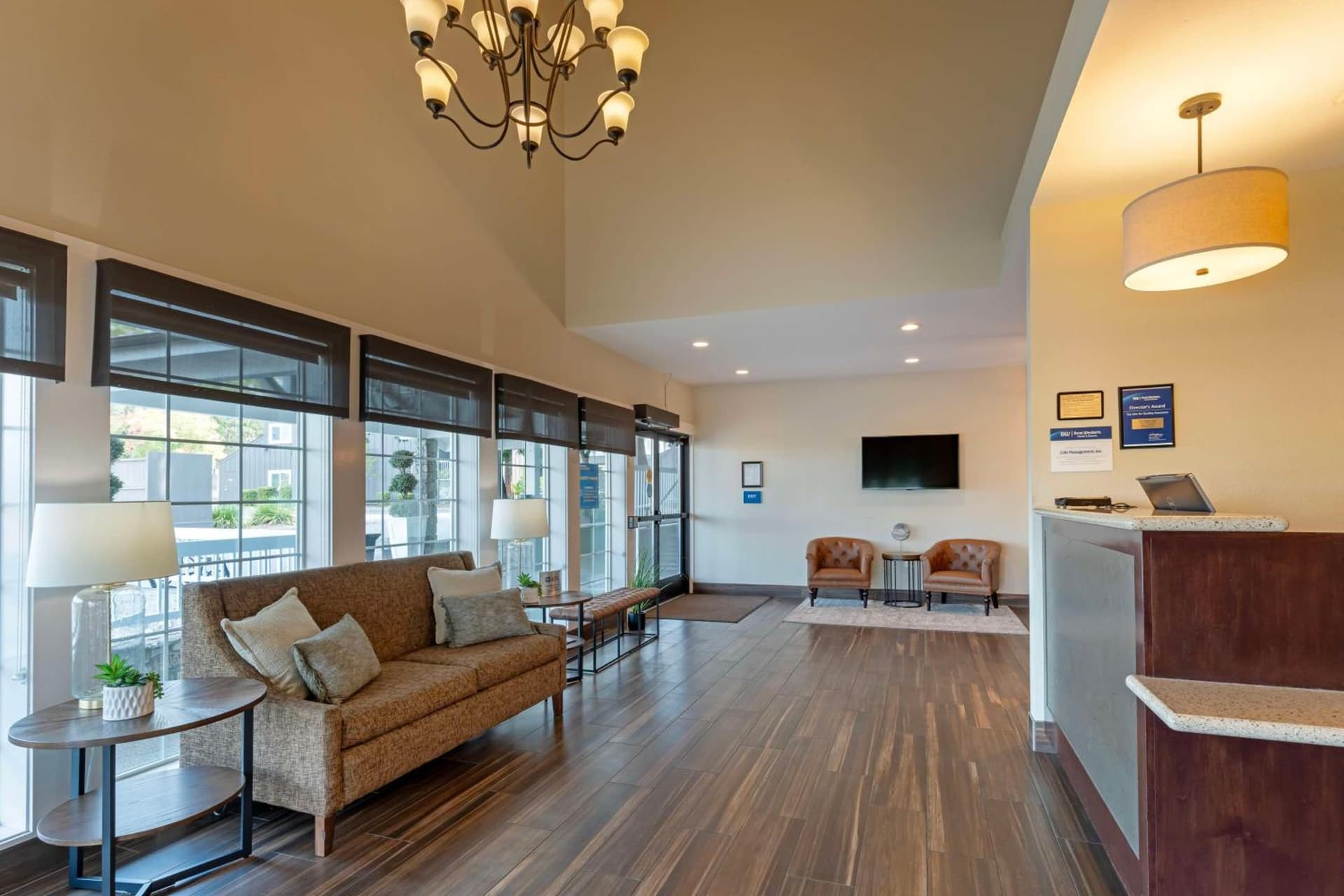 Best Western Plus Inn at the Vines property views in Napa, CA — gallery photo 3