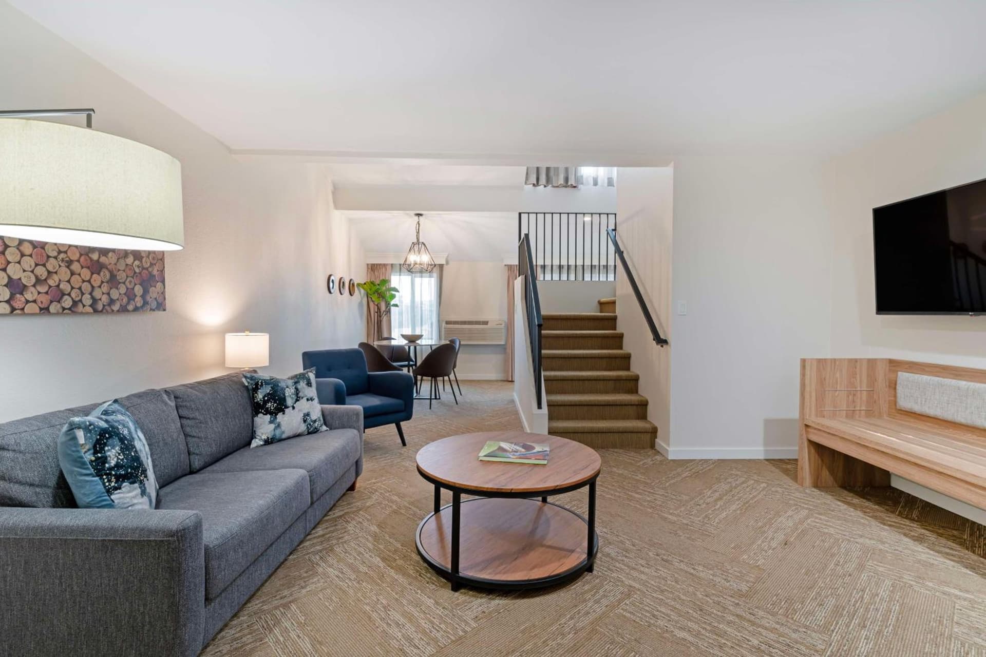 Best Western Plus Inn at the Vines interior in Napa, CA — gallery photo 2